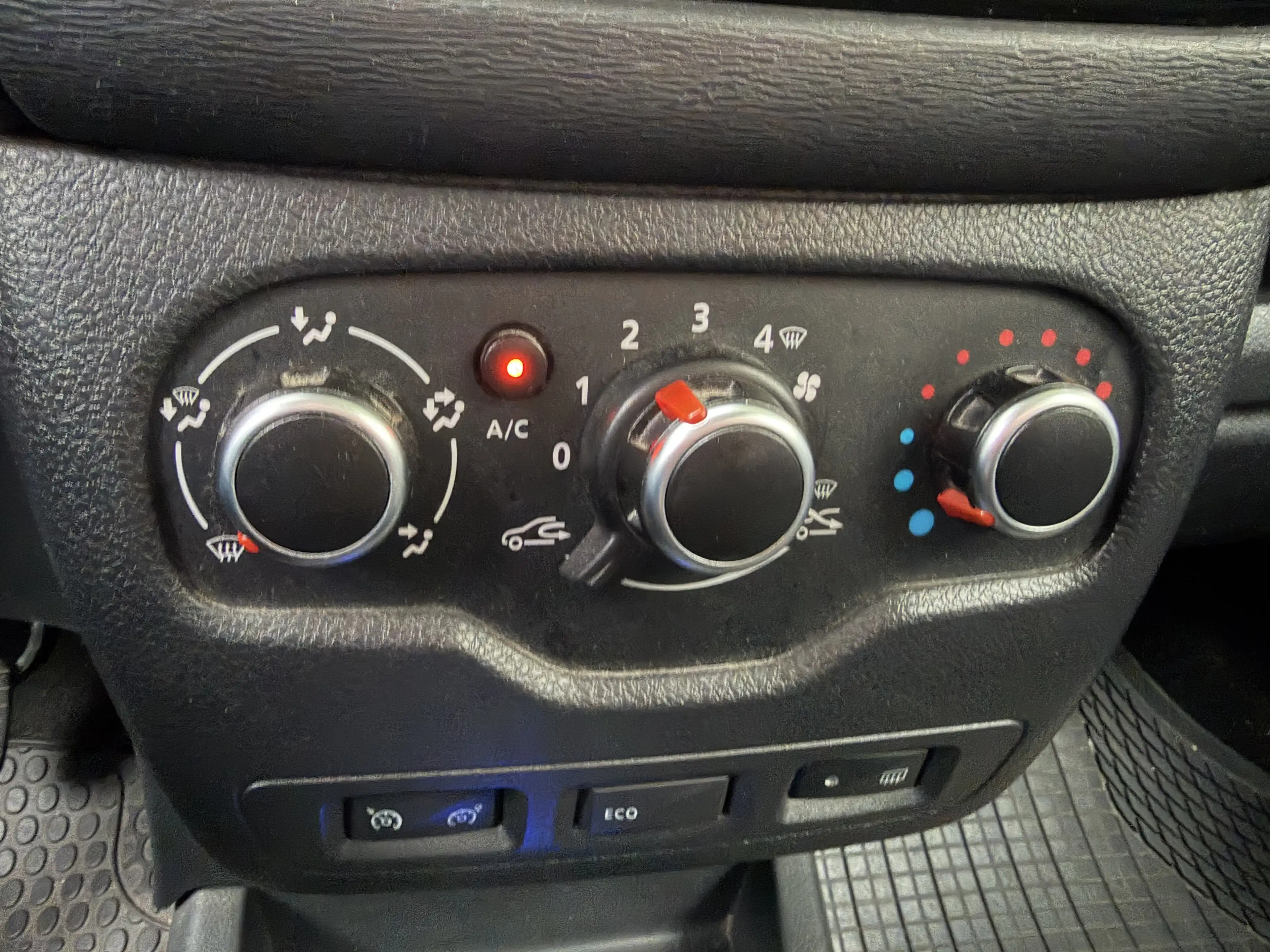 Dacia Lodgy Stepway Sensation TCe 115 S&S — photo 12