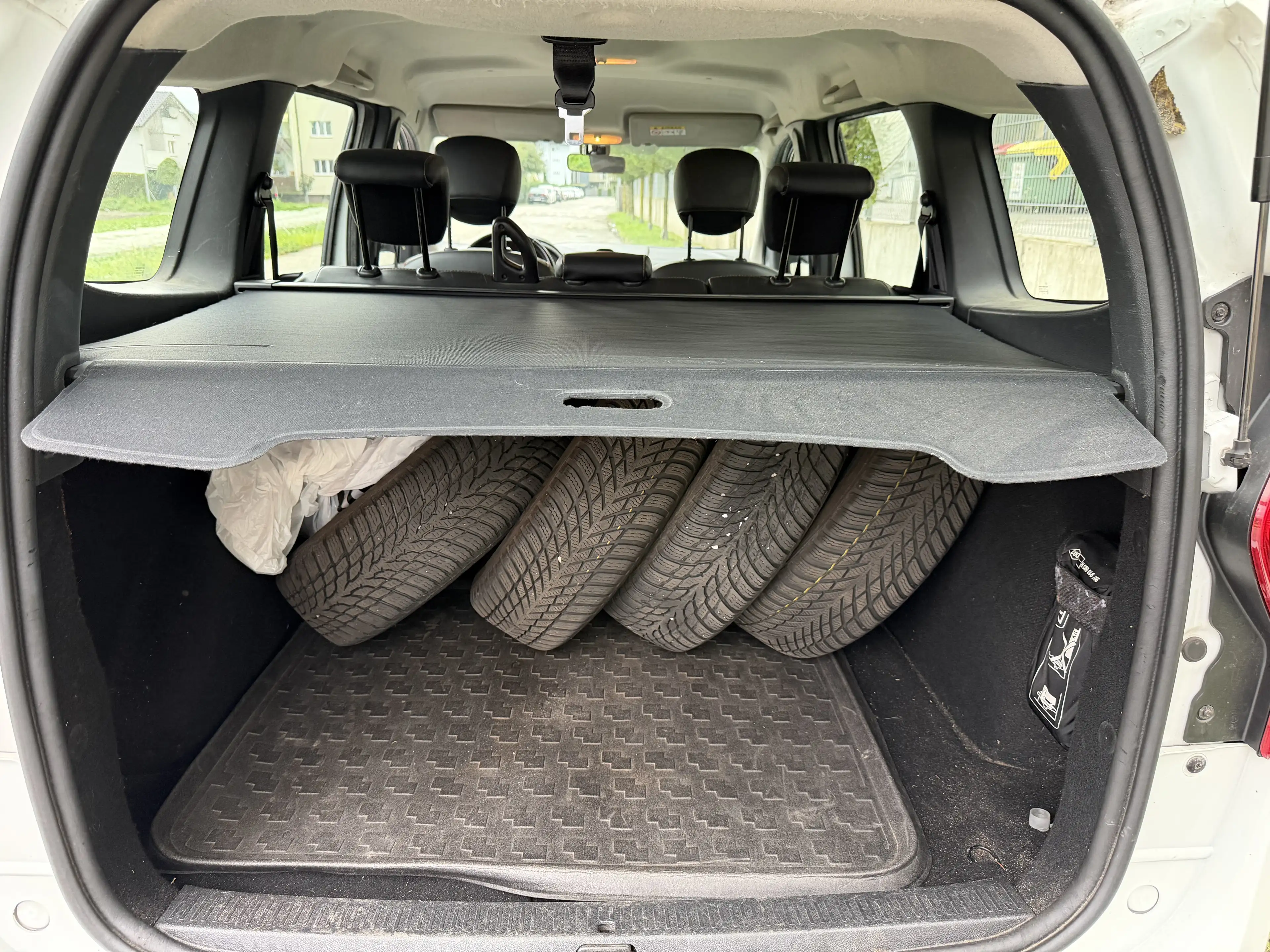 Dacia Lodgy Stepway Sensation TCe 115 S&S — photo 9