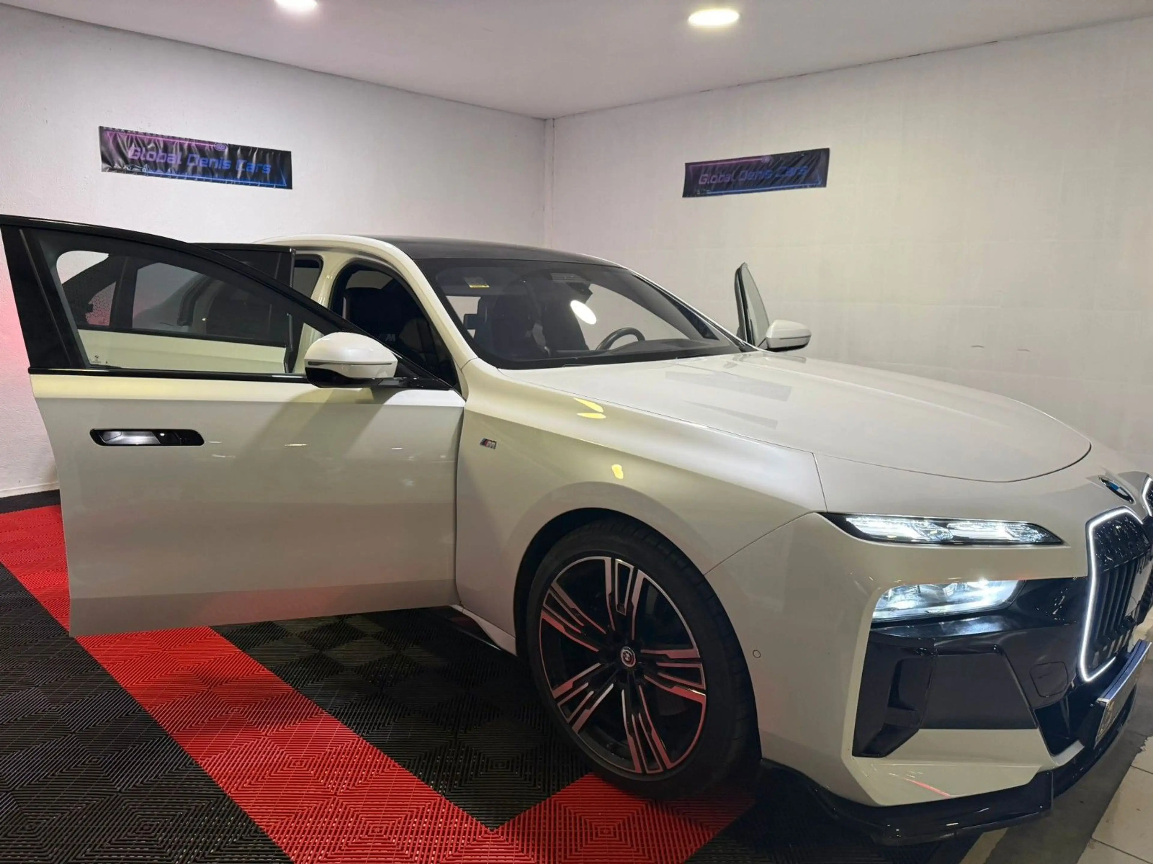BMW 740 d xDrive M Sport — photo 8