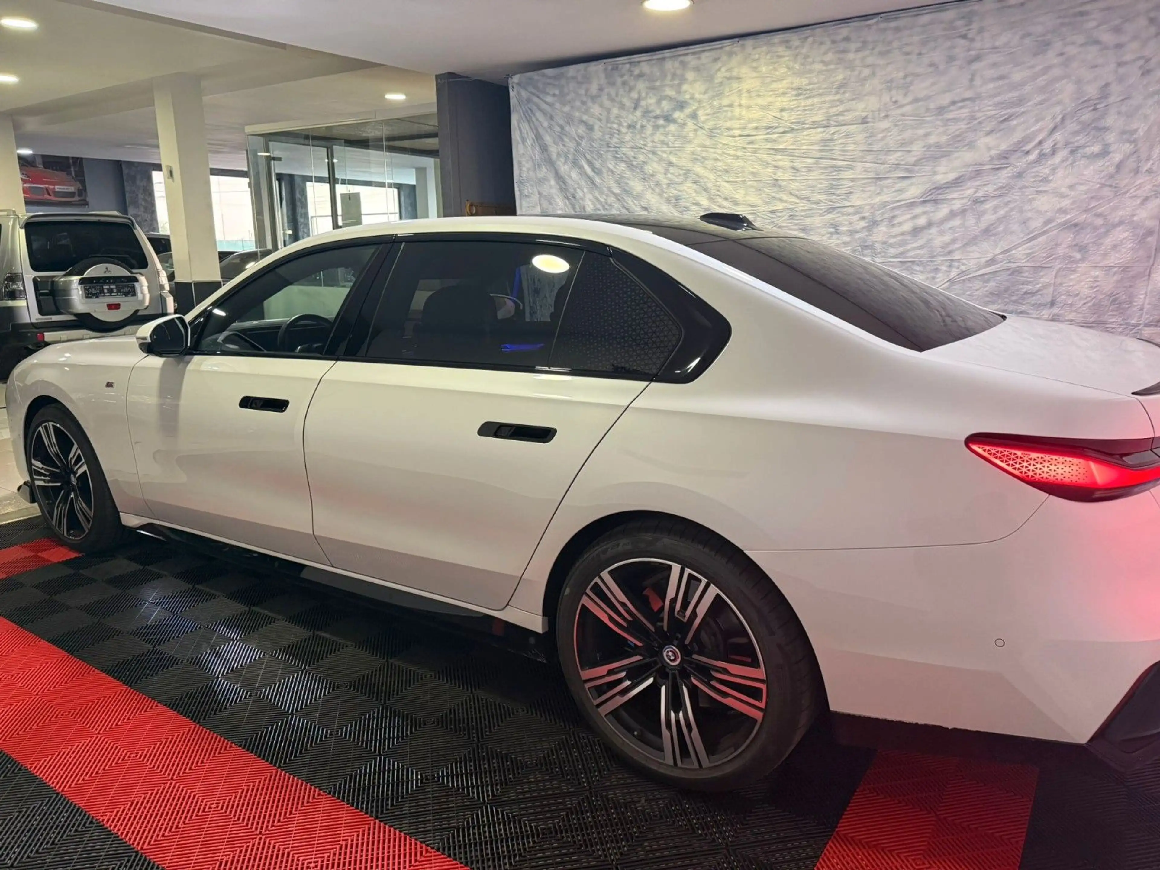 BMW 740 d xDrive M Sport — photo 7