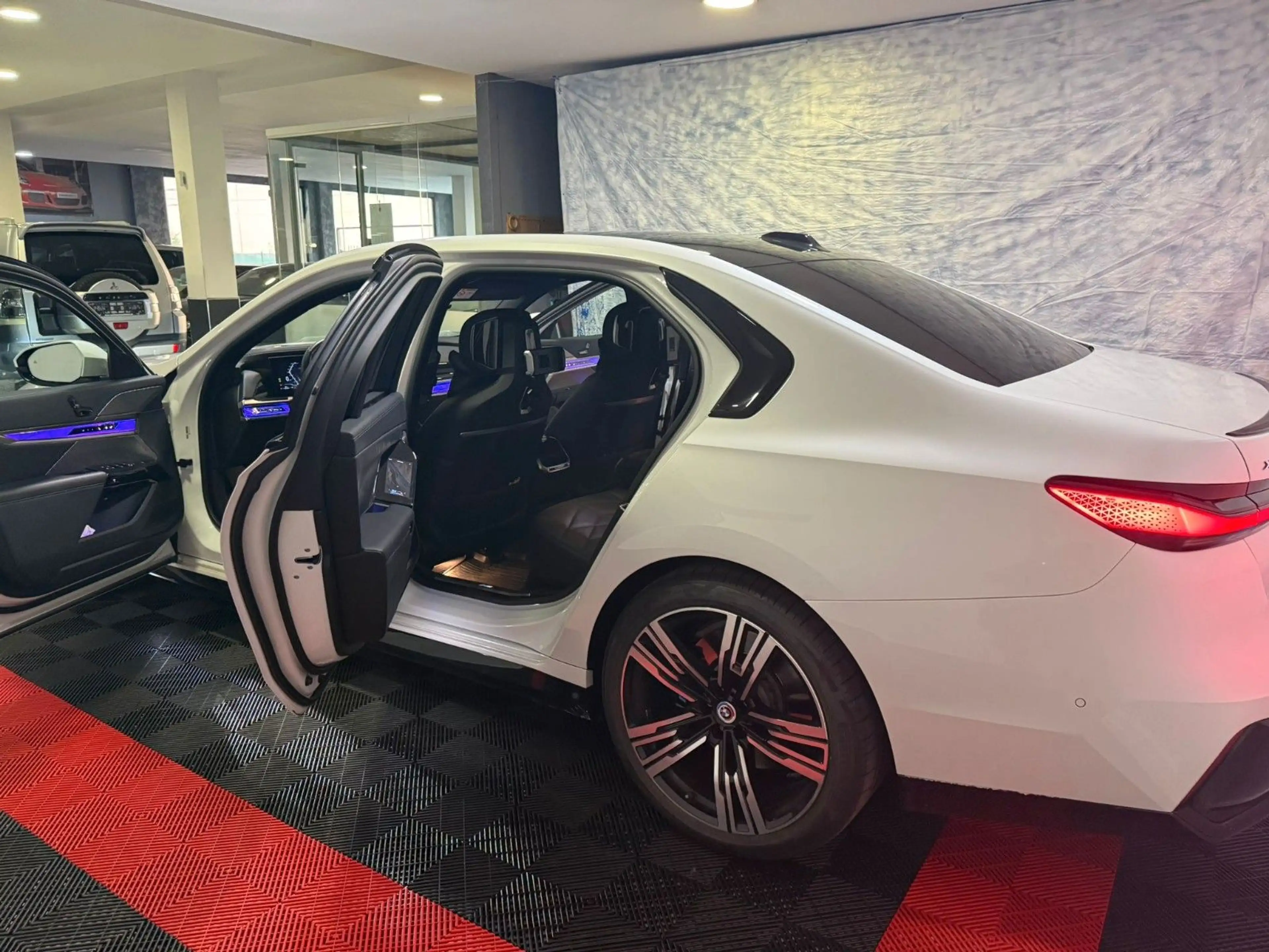 BMW 740 d xDrive M Sport — photo 10