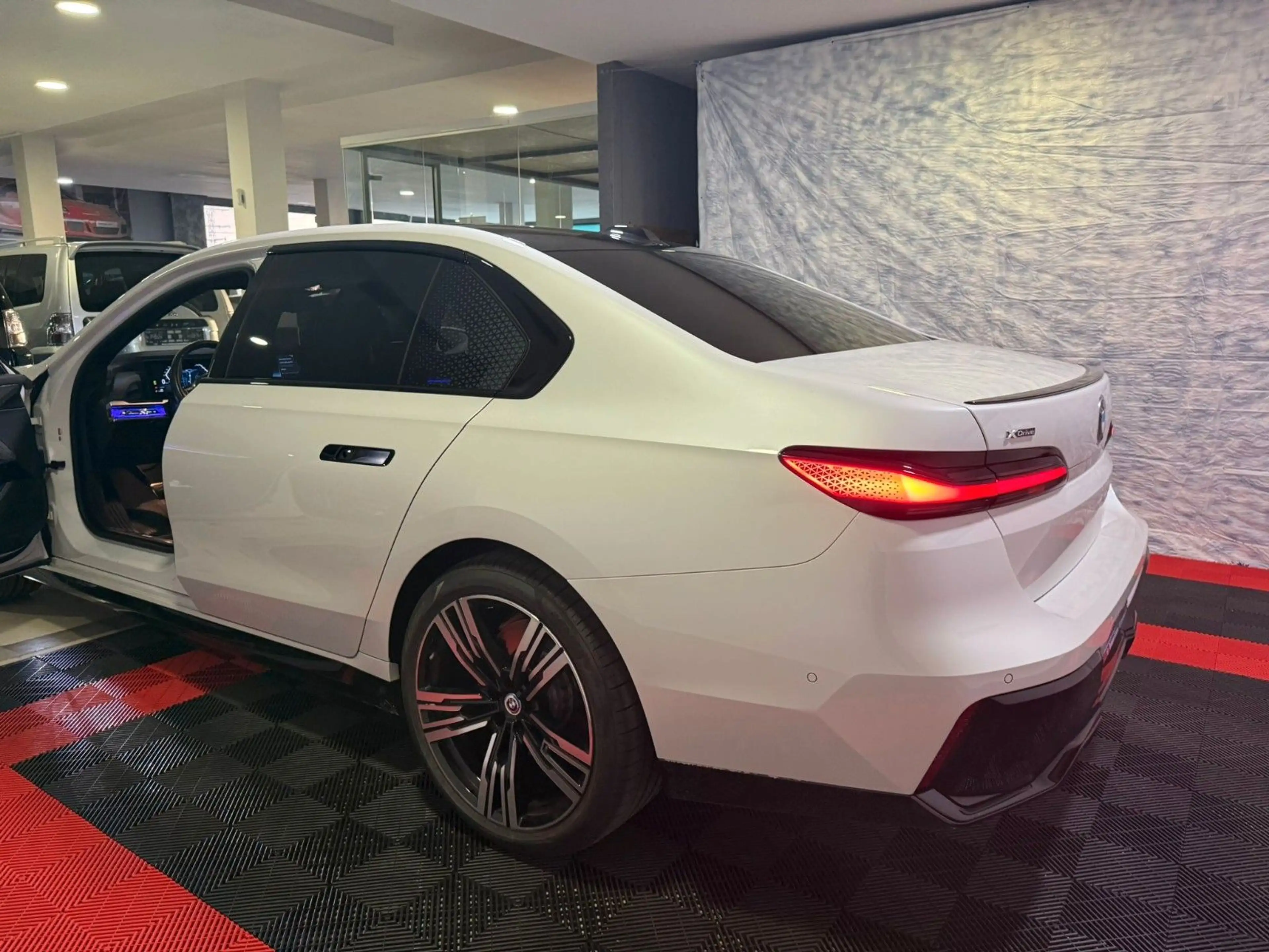 BMW 740 d xDrive M Sport — photo 9