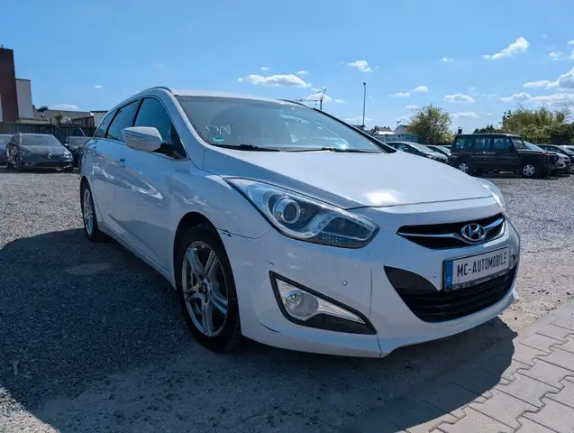 Hyundai i40 cw Style*AUTOMATIK*KAMERA*PDC*TEMPOMAT*AHK !