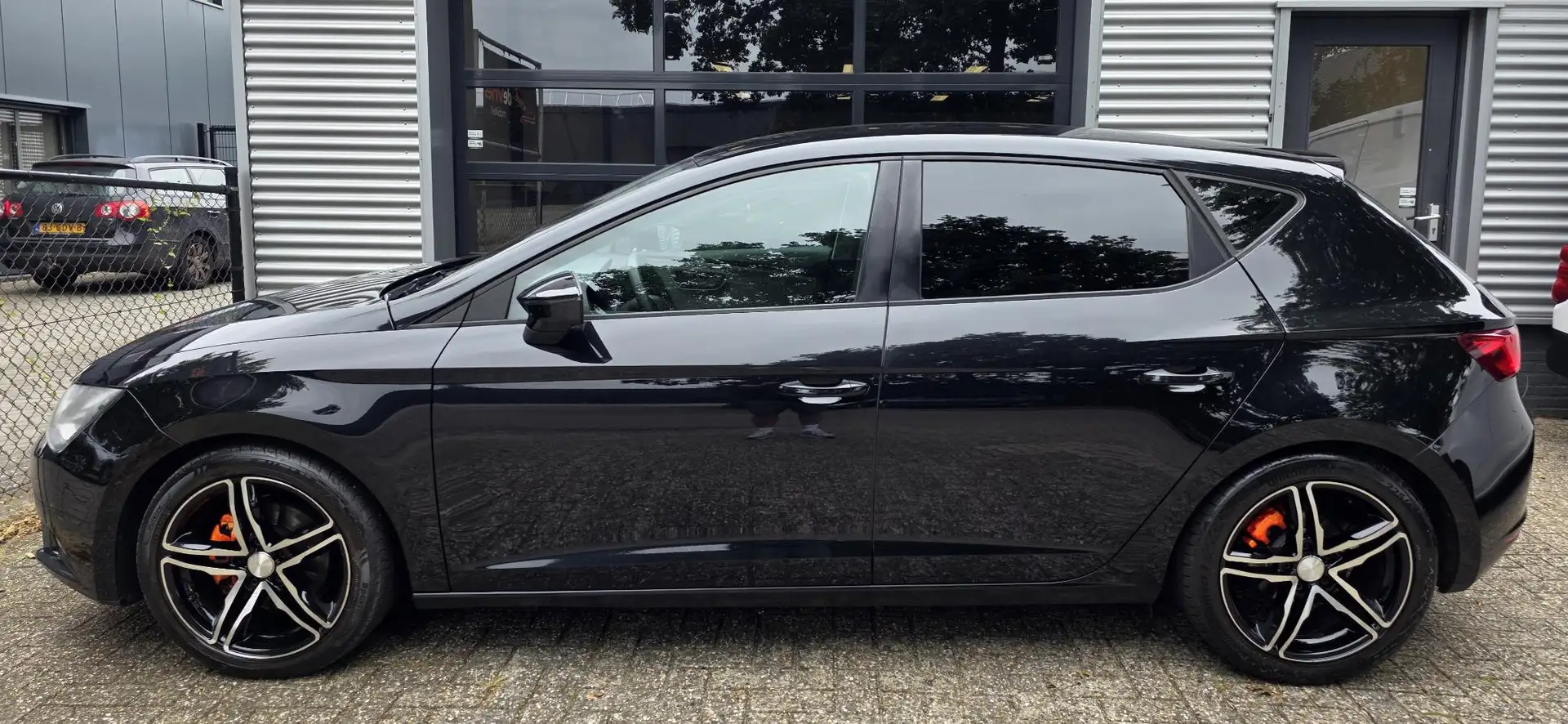 SEAT Leon 1.2 TSI Style **105PK-AIRCO-CRUISECTRL** Zwart - 2