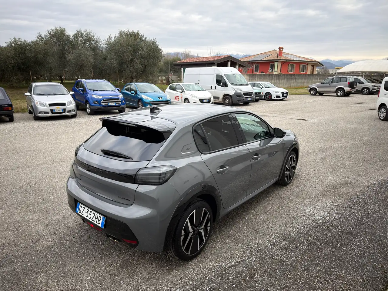 Peugeot 208 hybrid GT 145cv e-dcs 6 8