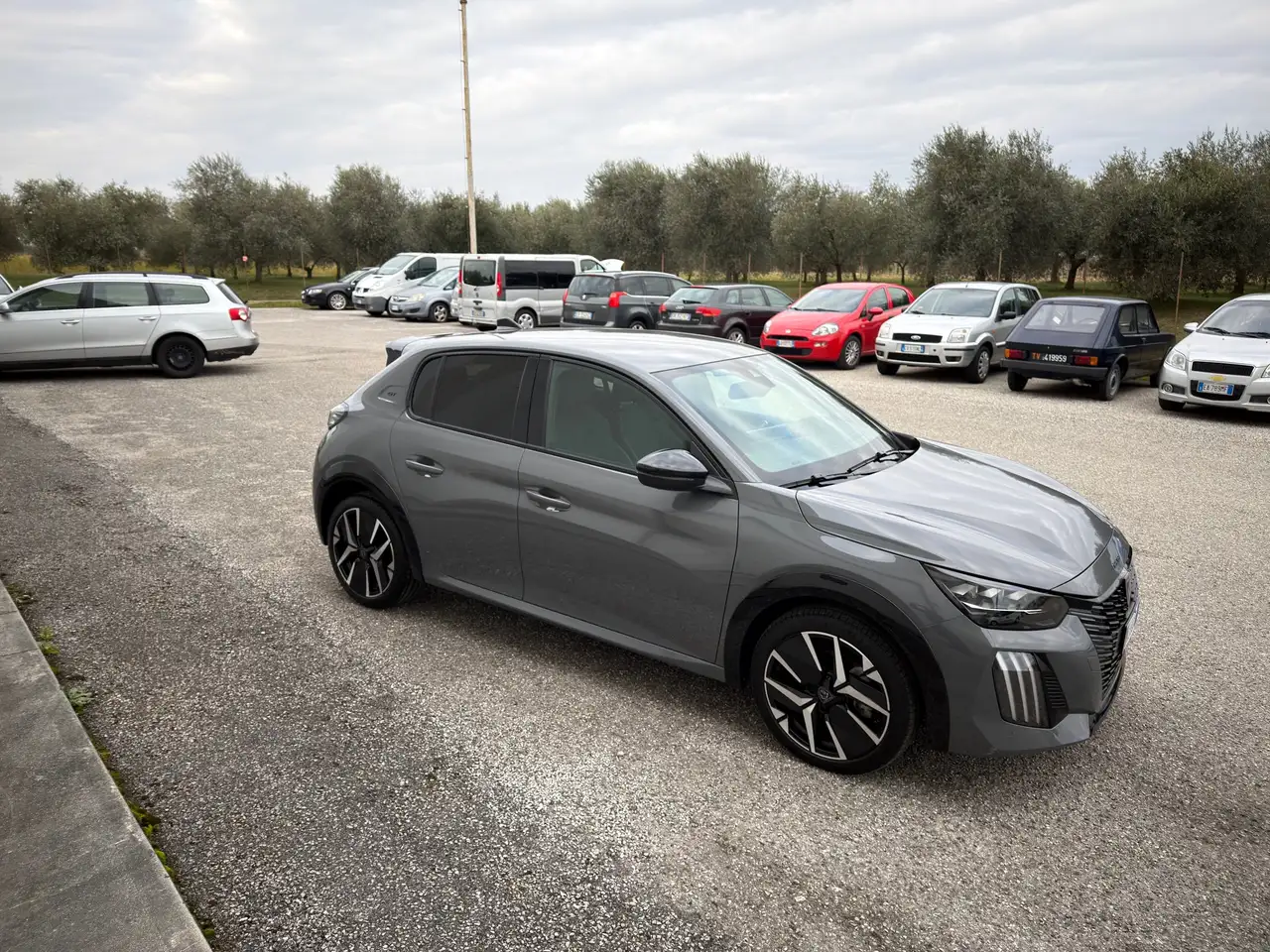 Peugeot 208 hybrid GT 145cv e-dcs 6 6