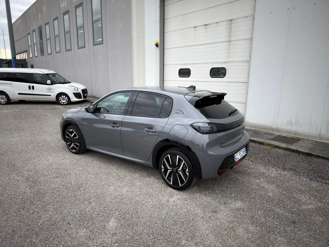 Peugeot 208 hybrid GT 145cv e-dcs 6 3