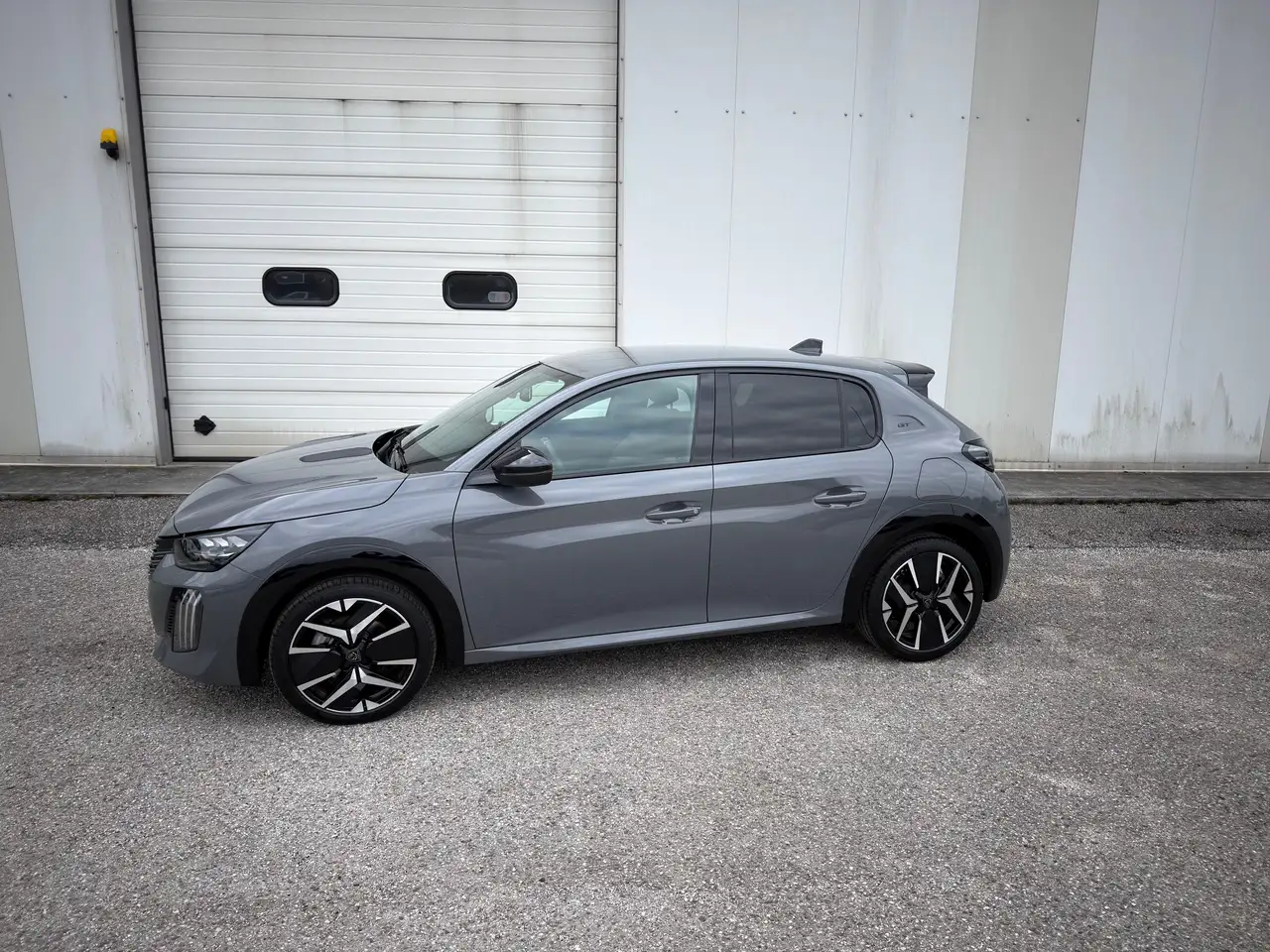 Peugeot 208 hybrid GT 145cv e-dcs 6 2