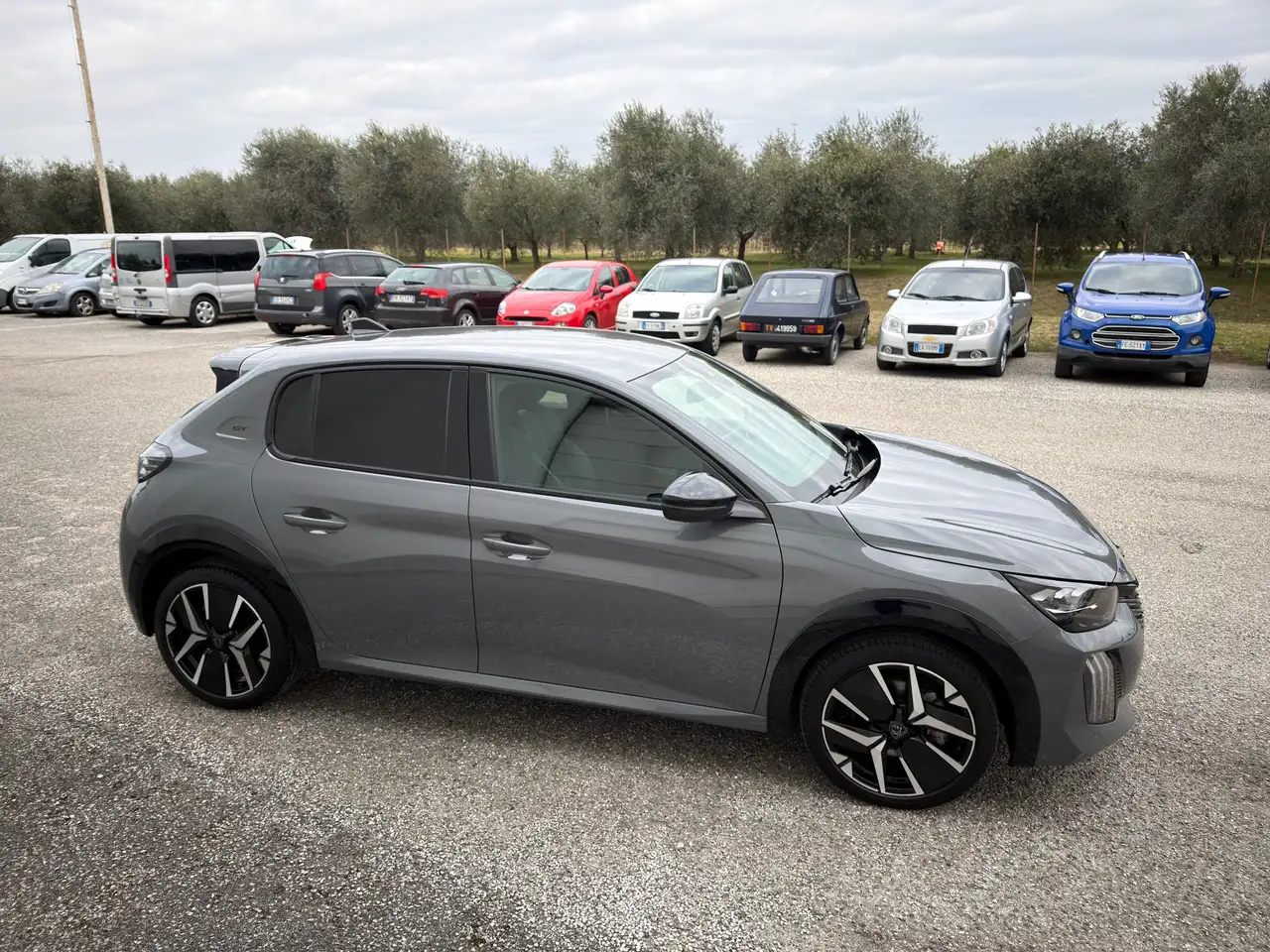 Peugeot 208 hybrid GT 145cv e-dcs 6 7