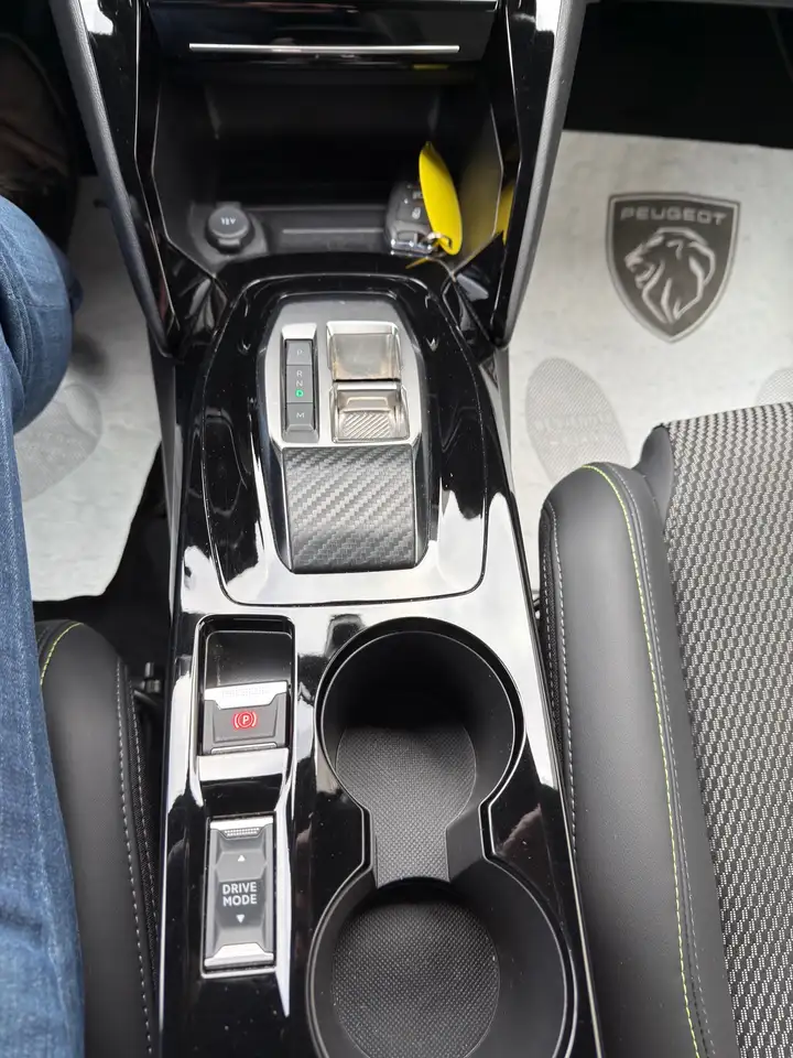Peugeot 208 hybrid GT 145cv e-dcs 6 16