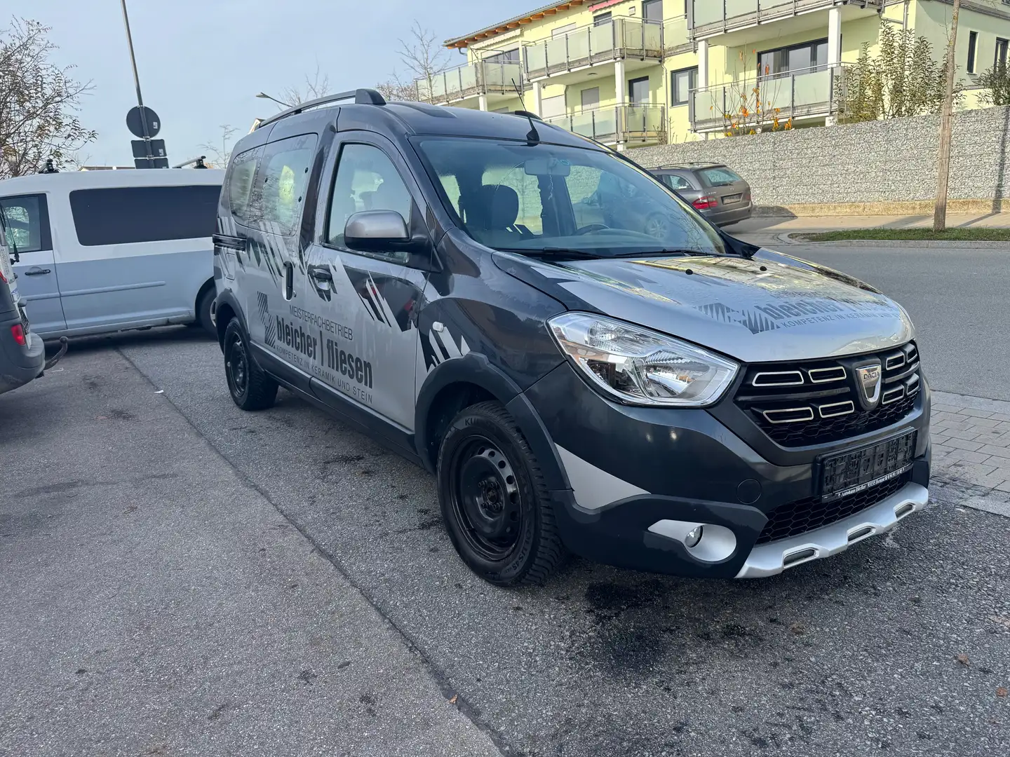 Dacia Dokker Stepway Plus Grau - 2