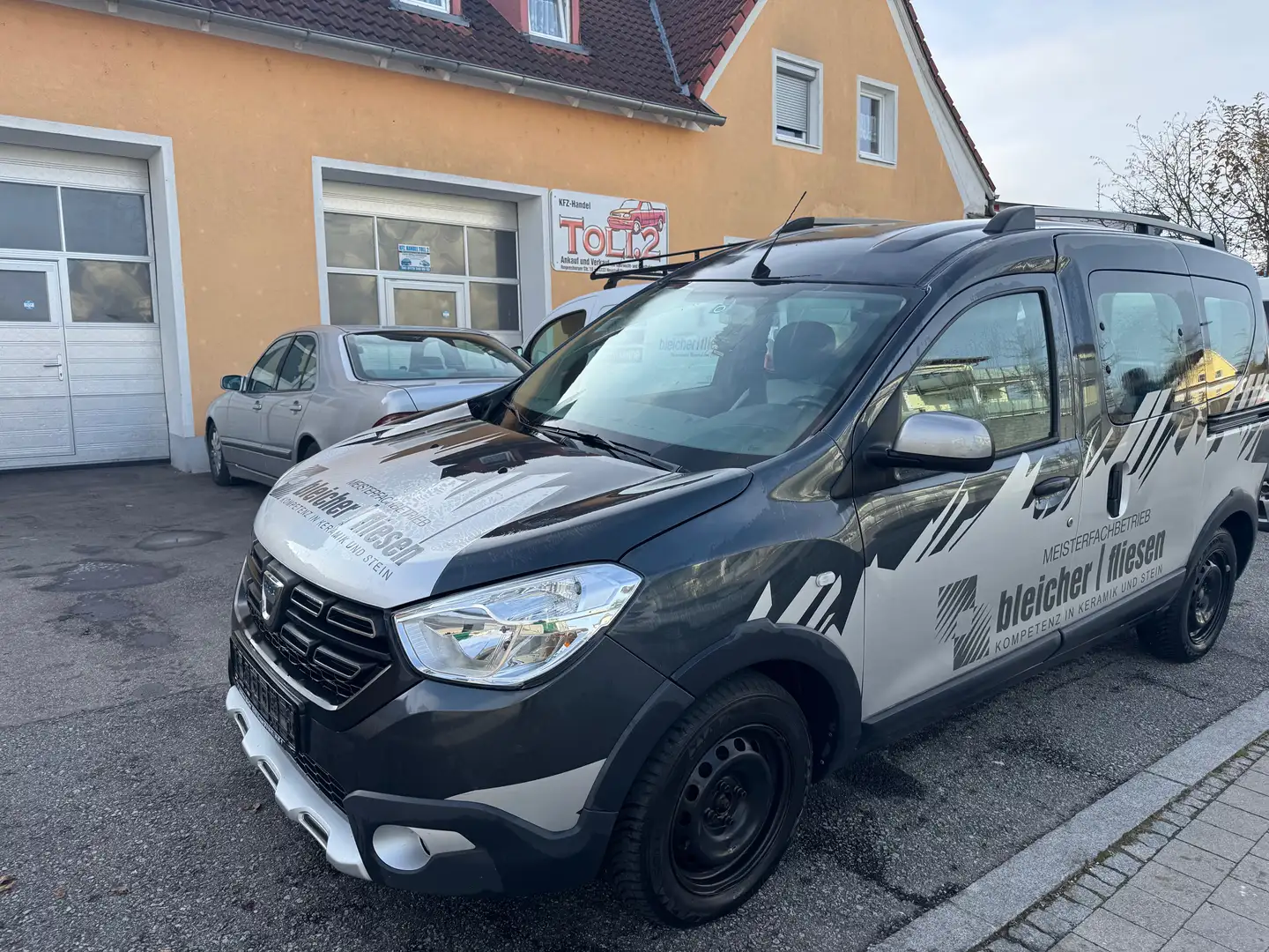 Dacia Dokker Stepway Plus Grau - 1