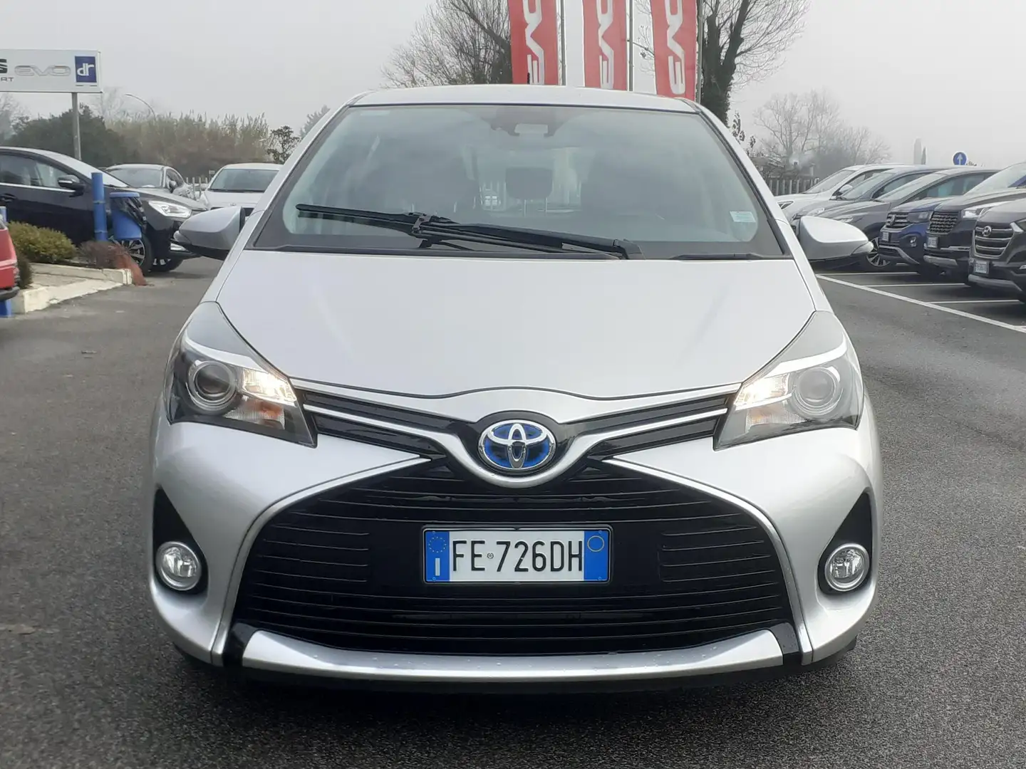 Toyota Yaris Yaris III 2015 5p 1.5h Active Silber - 1