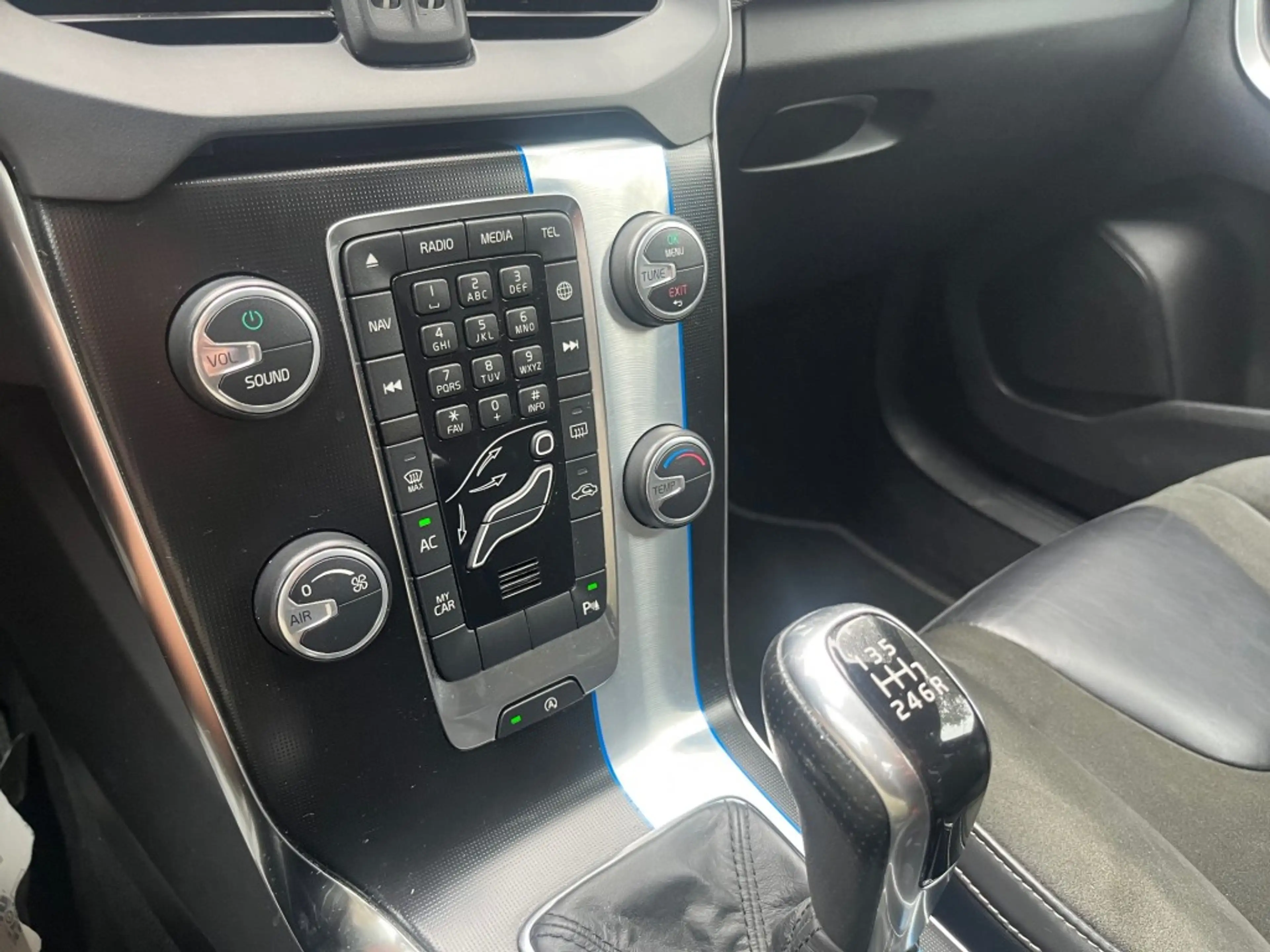 Volvo V40 2.0 D2 NORDIC+ — photo 12