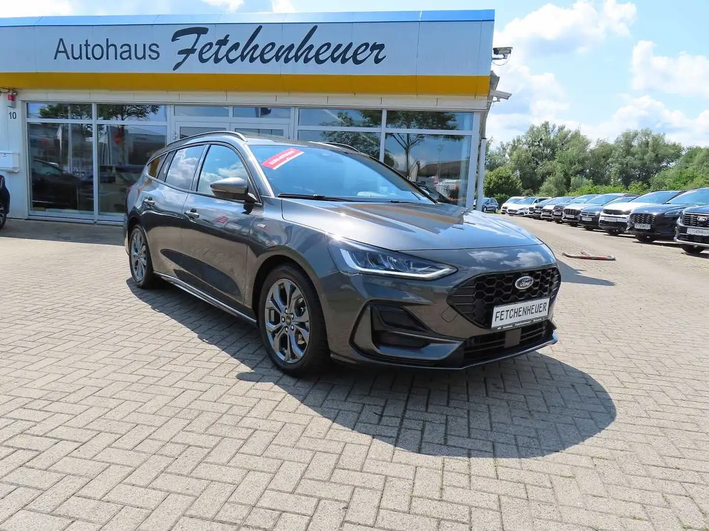 Ford Focus ST-LINE X m. NAVI+LED+HuD+ACC+SHZ+TWA+AHK Grijs - 1