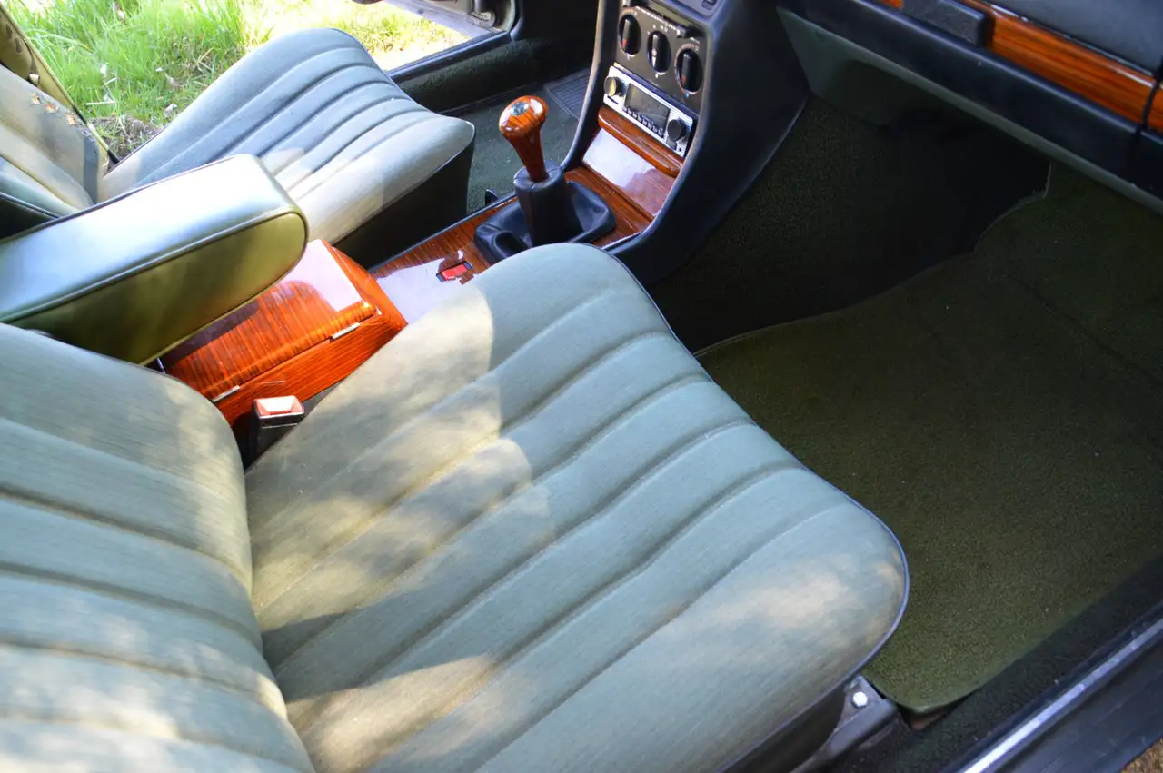 Mercedes-Benz 300 W123 300D, foto 12