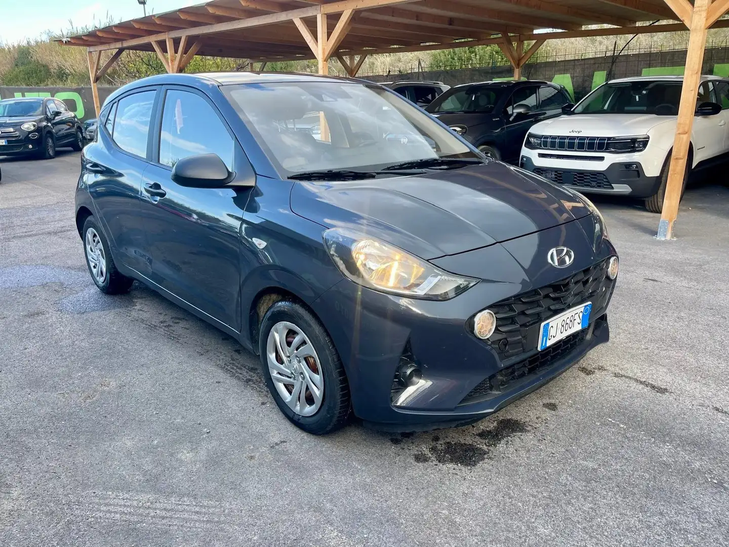 Hyundai i10 i10 III 2020 1.0 mpi Tech Grijs - 1
