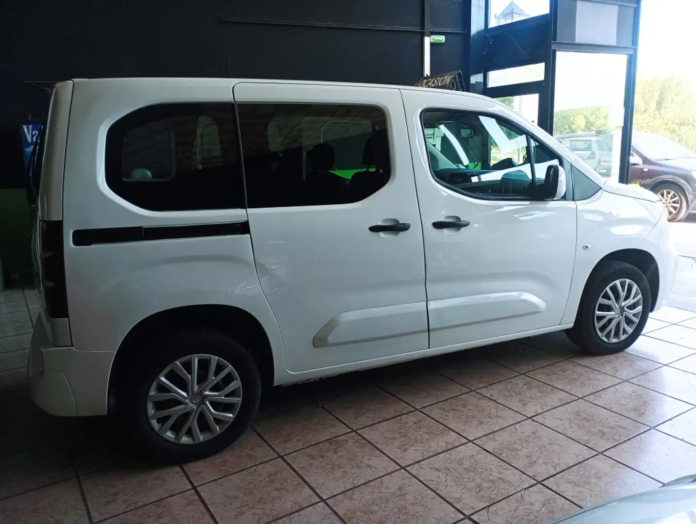 Citroen Berlingo BlueHDi S&S Talla XL Shine 130 Blanco - 2