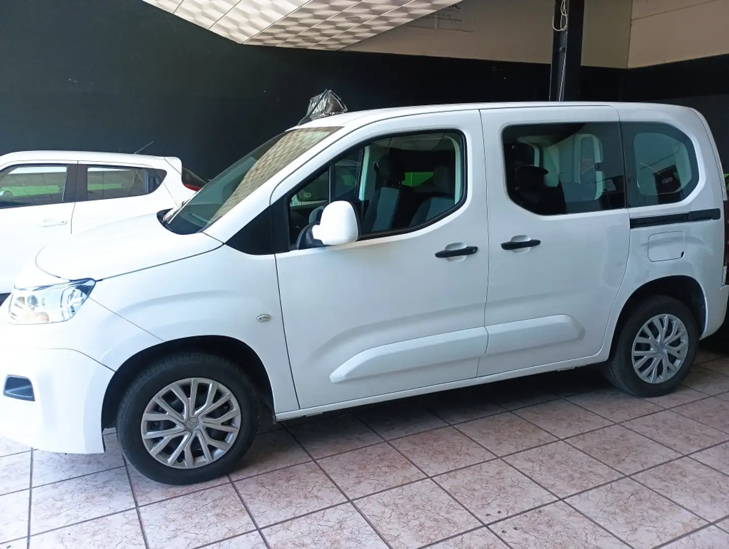 Citroen Berlingo BlueHDi S&S Talla XL Shine 130 Blanco - 1