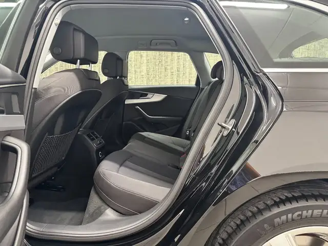Audi A4 view 11