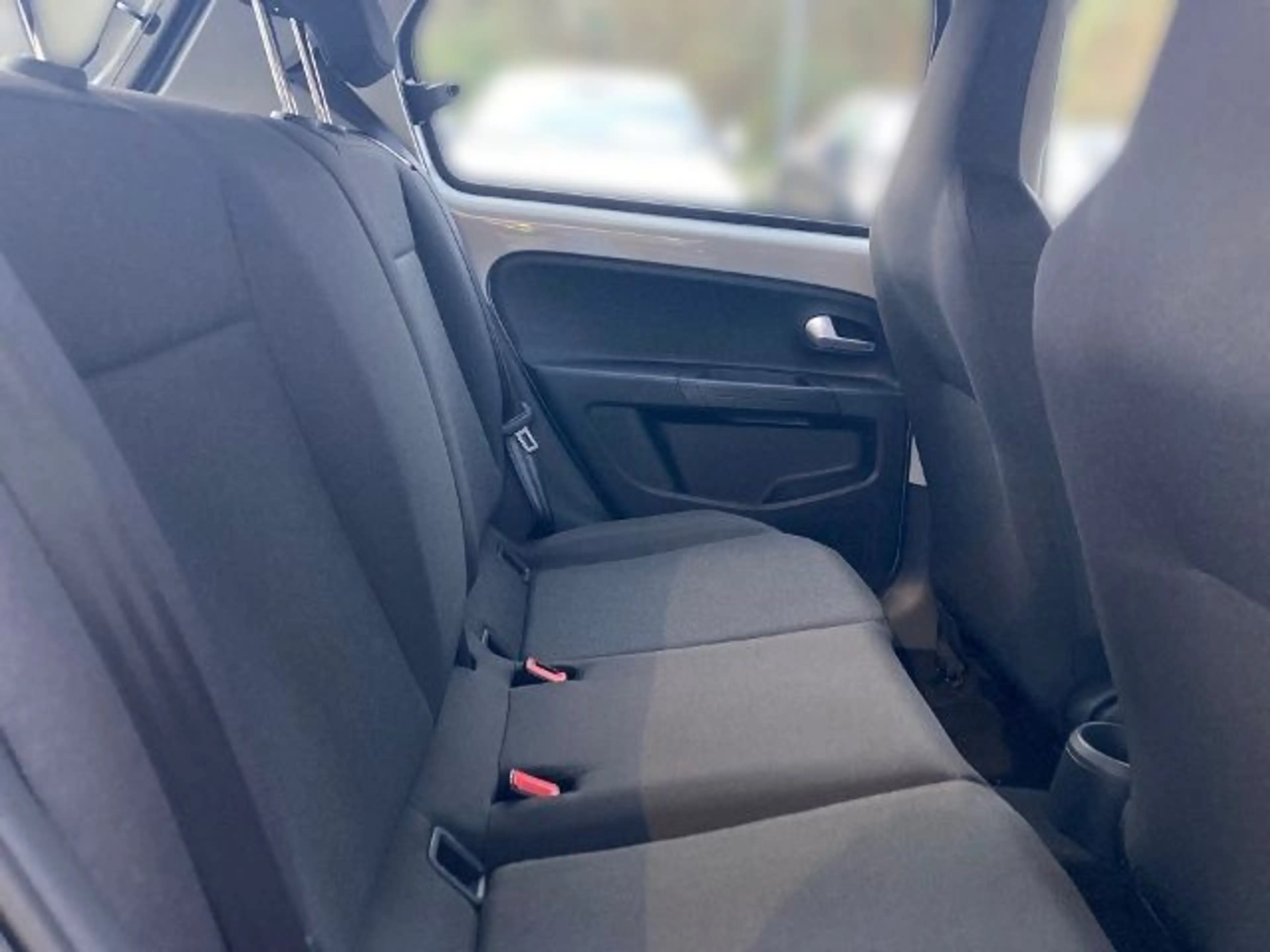 Volkswagen e-up! Edition LM KLIMA RADIO — photo 13