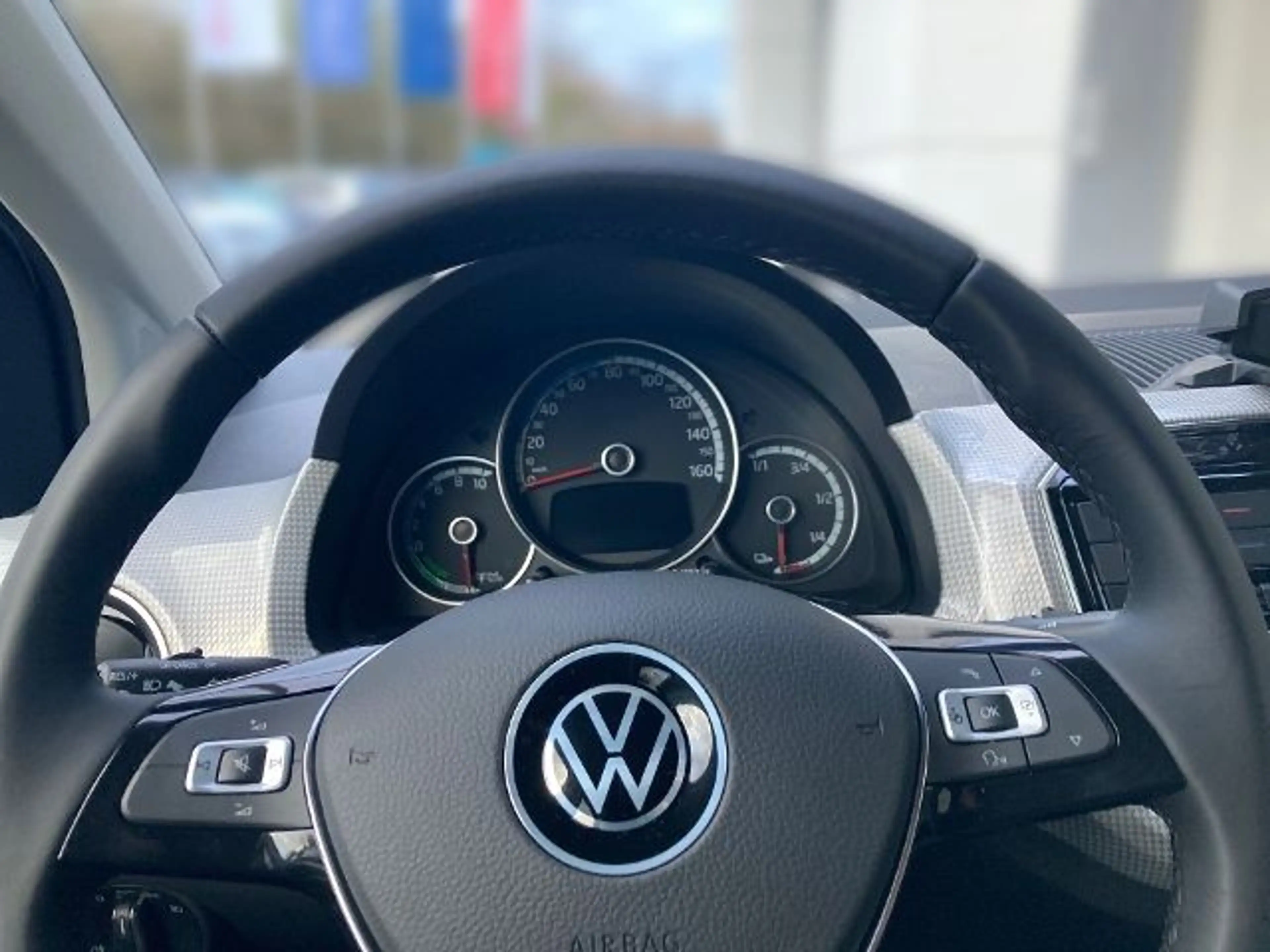 Volkswagen e-up! Edition LM KLIMA RADIO — photo 9