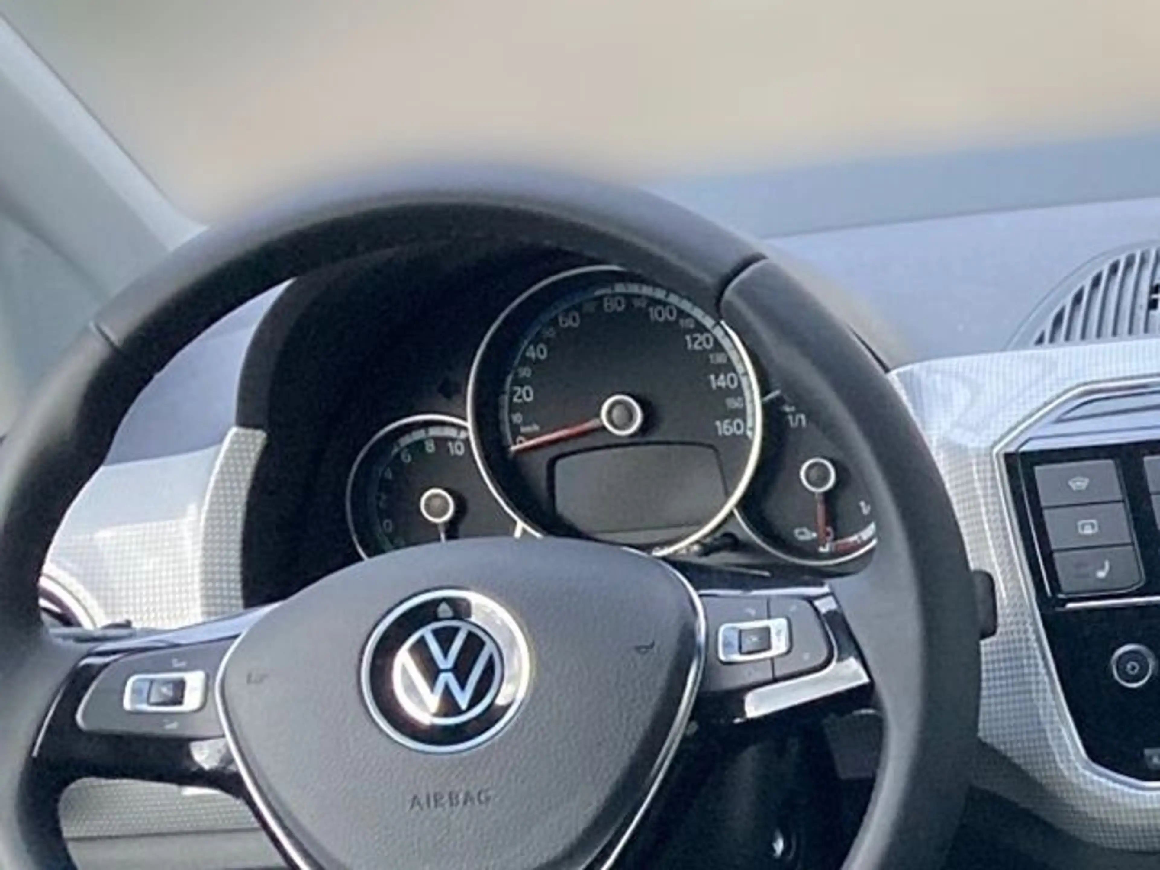 Volkswagen e-up! Edition LM KLIMA RADIO — photo 10