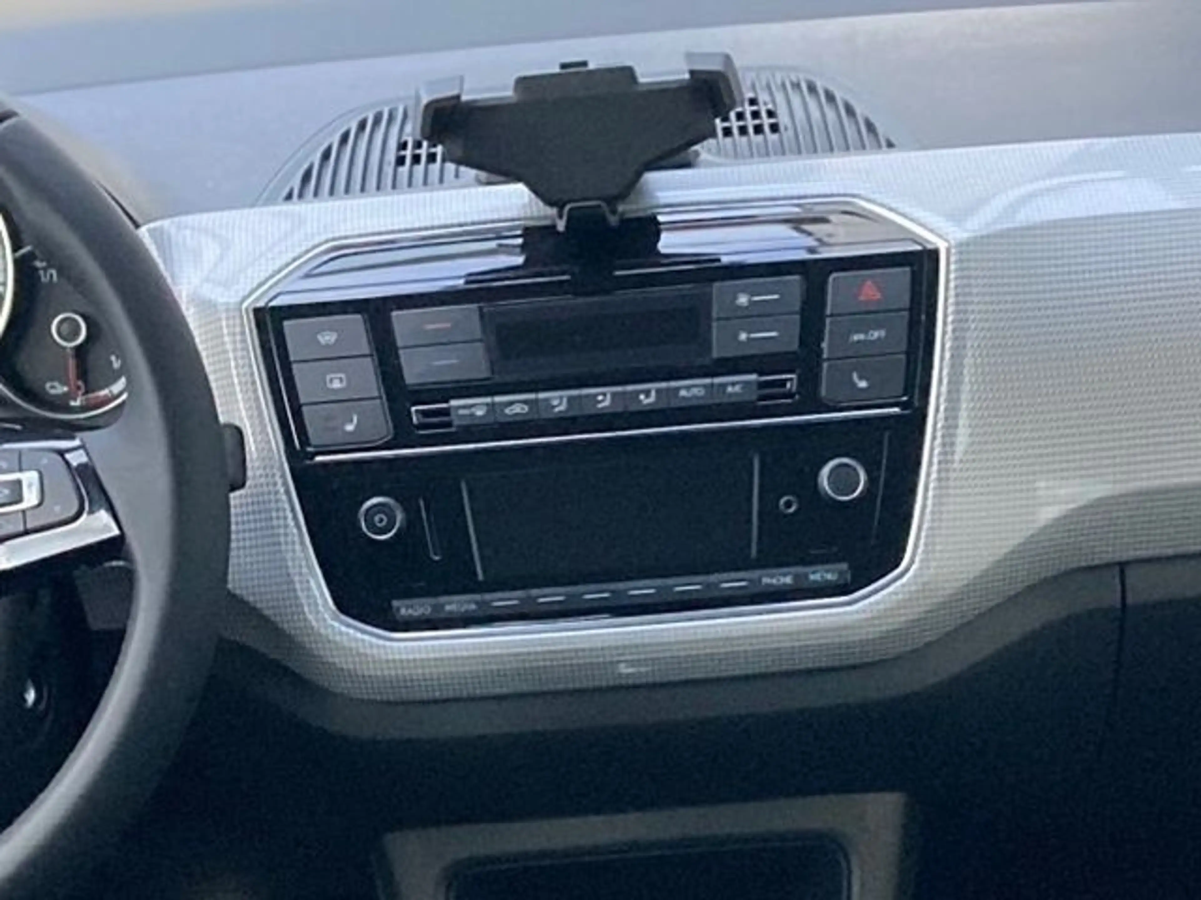 Volkswagen e-up! Edition LM KLIMA RADIO — photo 11