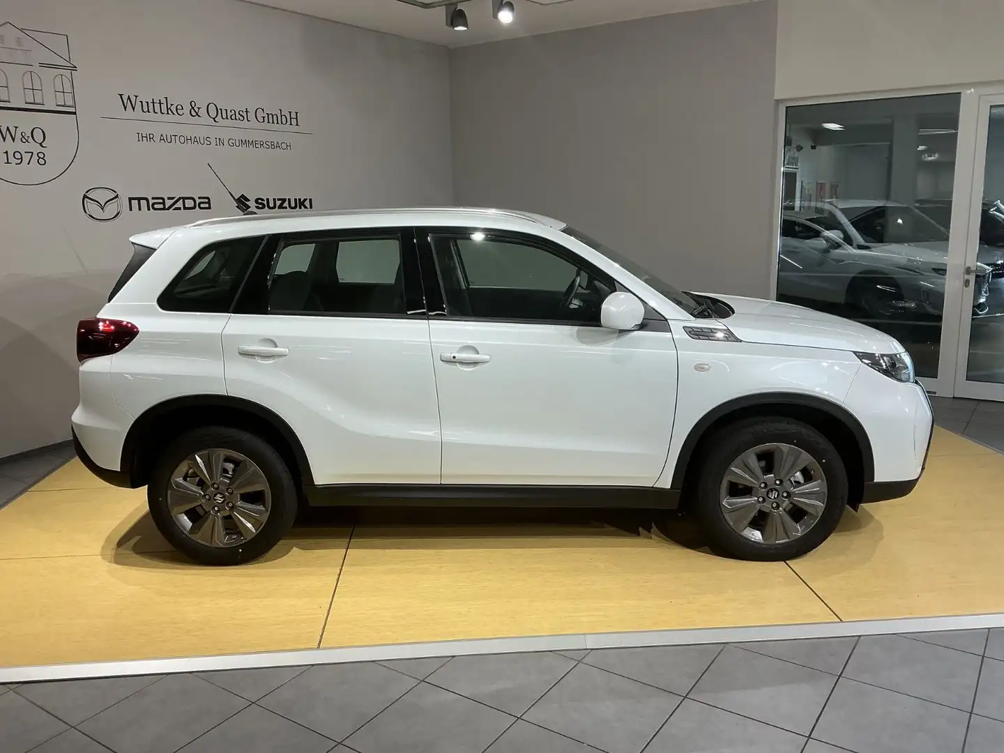 Suzuki Vitara 1.4 BOOSTERJET CLUB*sofort verfügbar* Weiß - 2