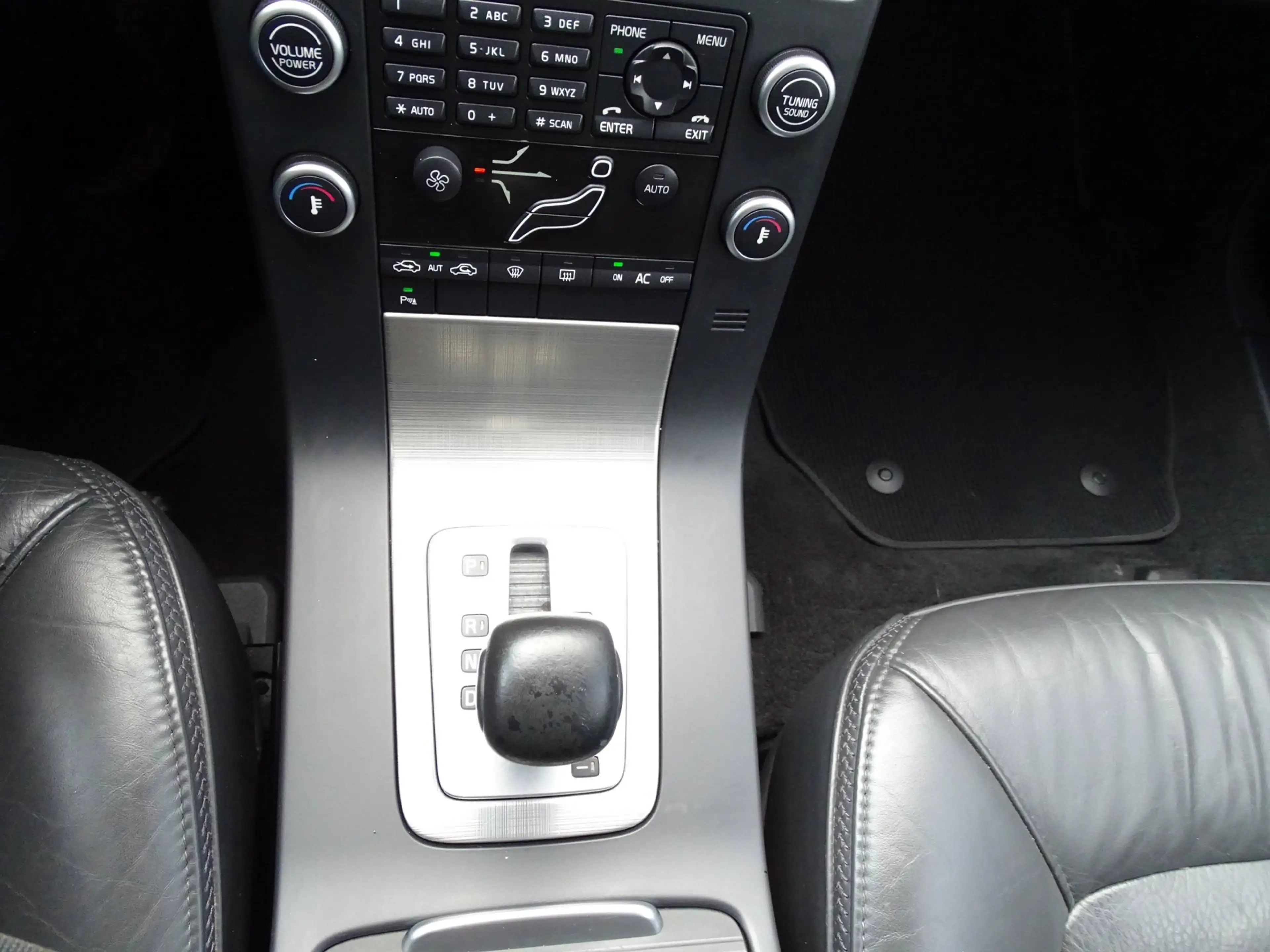 Volvo V70 2.0T Kinetic — photo 18