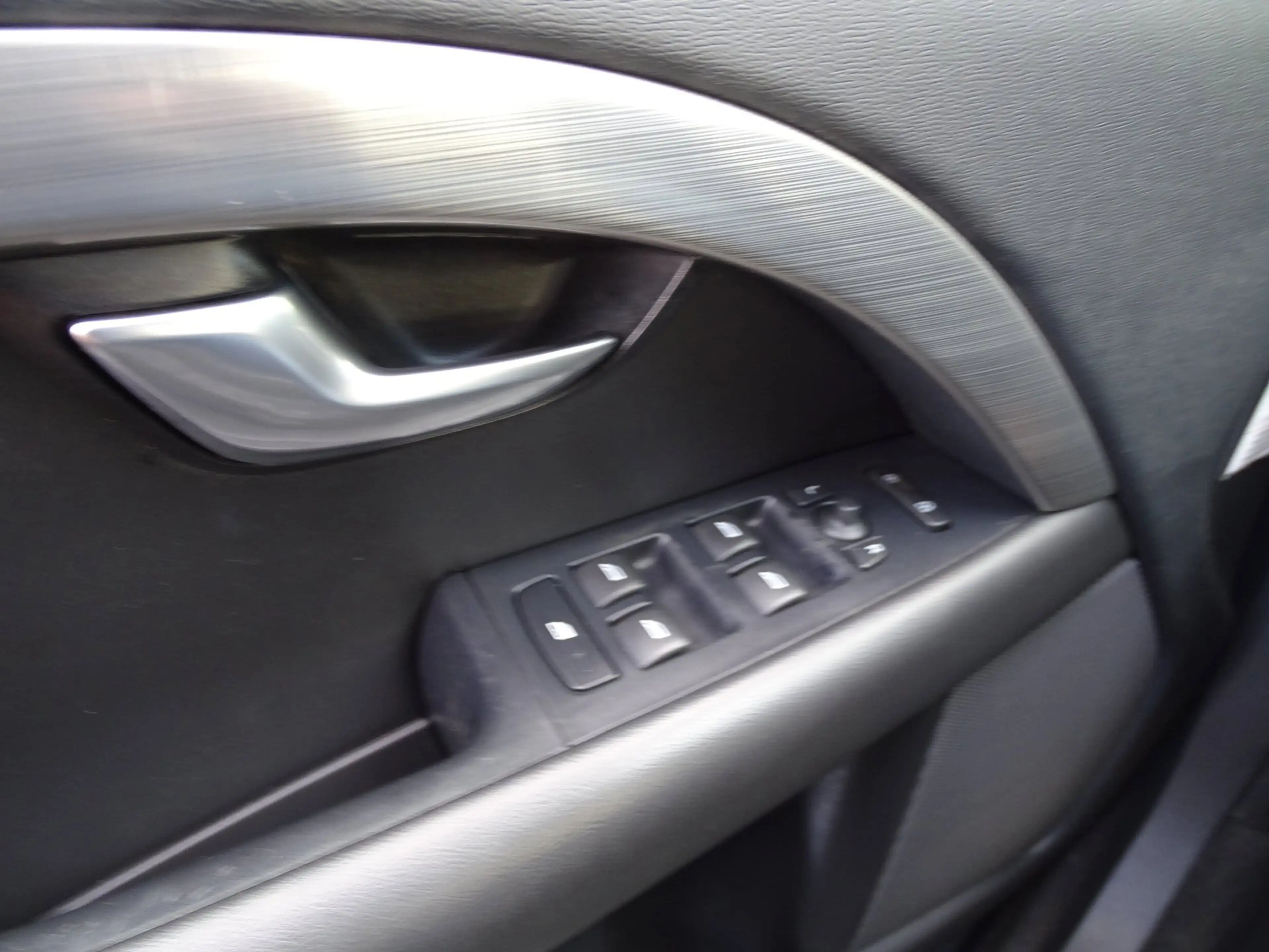 Volvo V70 2.0T Kinetic — photo 13