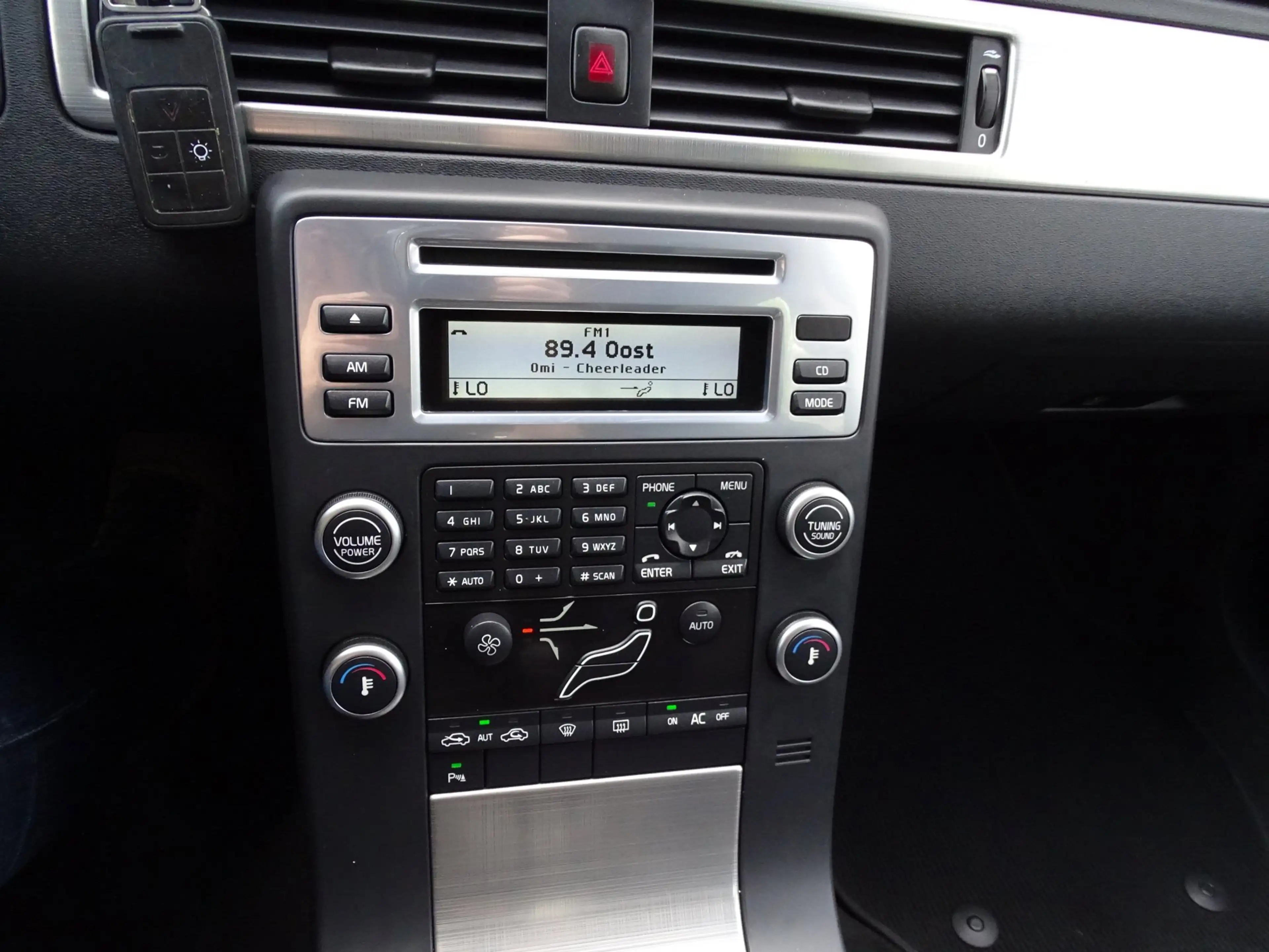 Volvo V70 2.0T Kinetic — photo 17