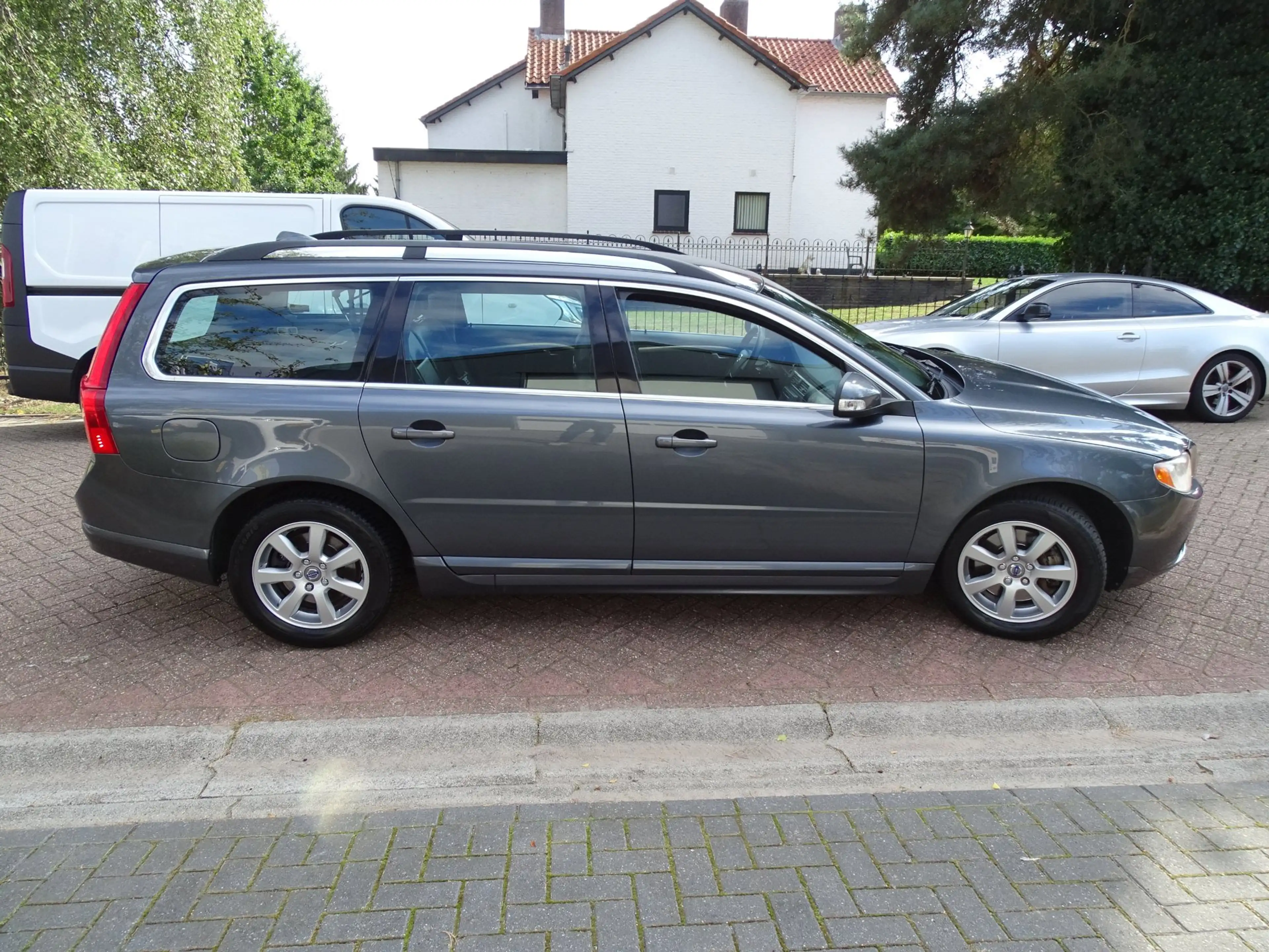 Volvo V70 2.0T Kinetic — photo 6