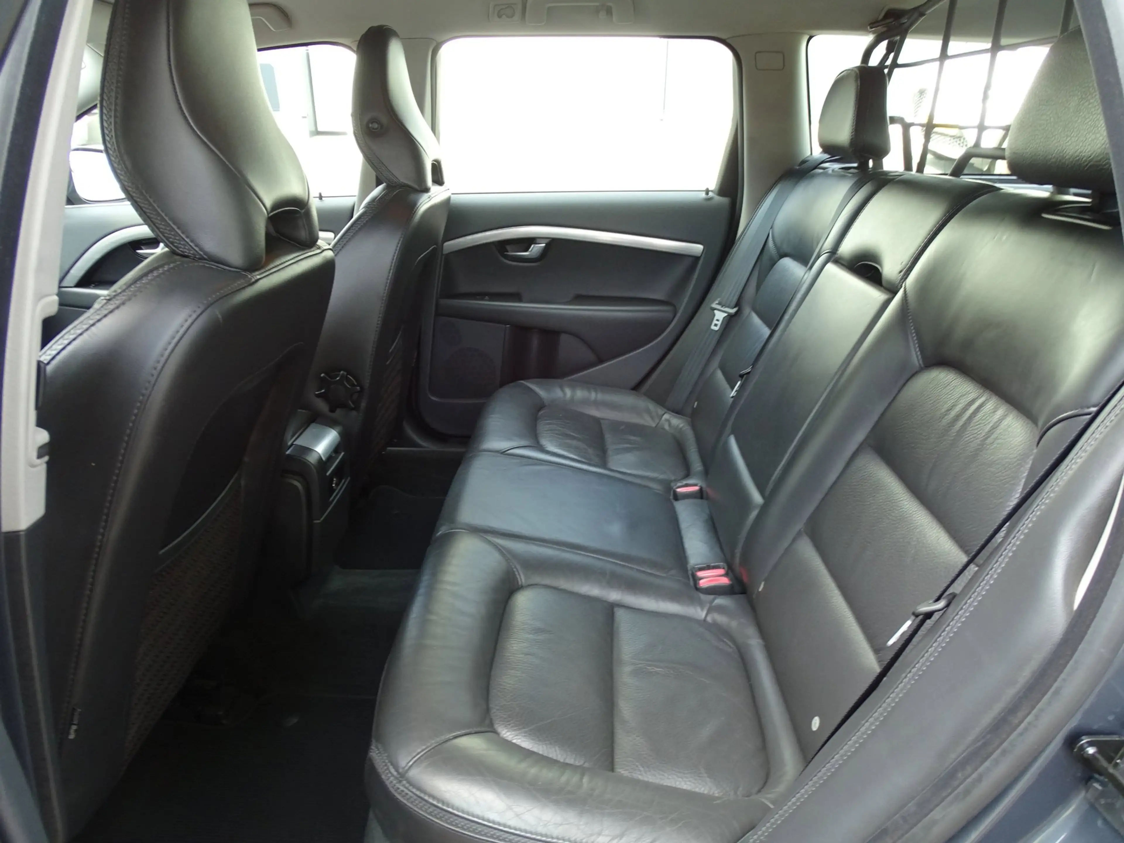 Volvo V70 2.0T Kinetic — photo 11
