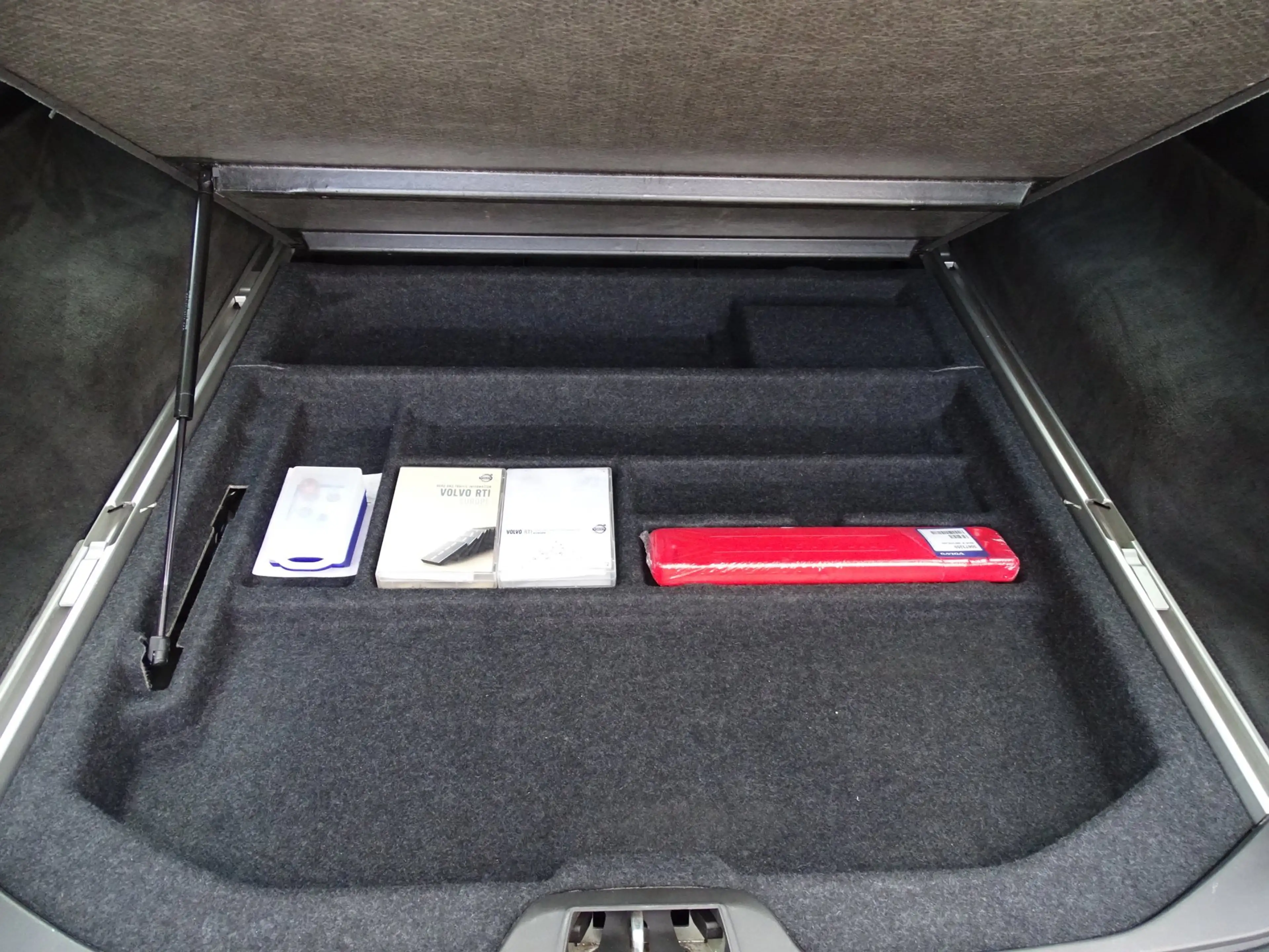 Volvo V70 2.0T Kinetic — photo 20