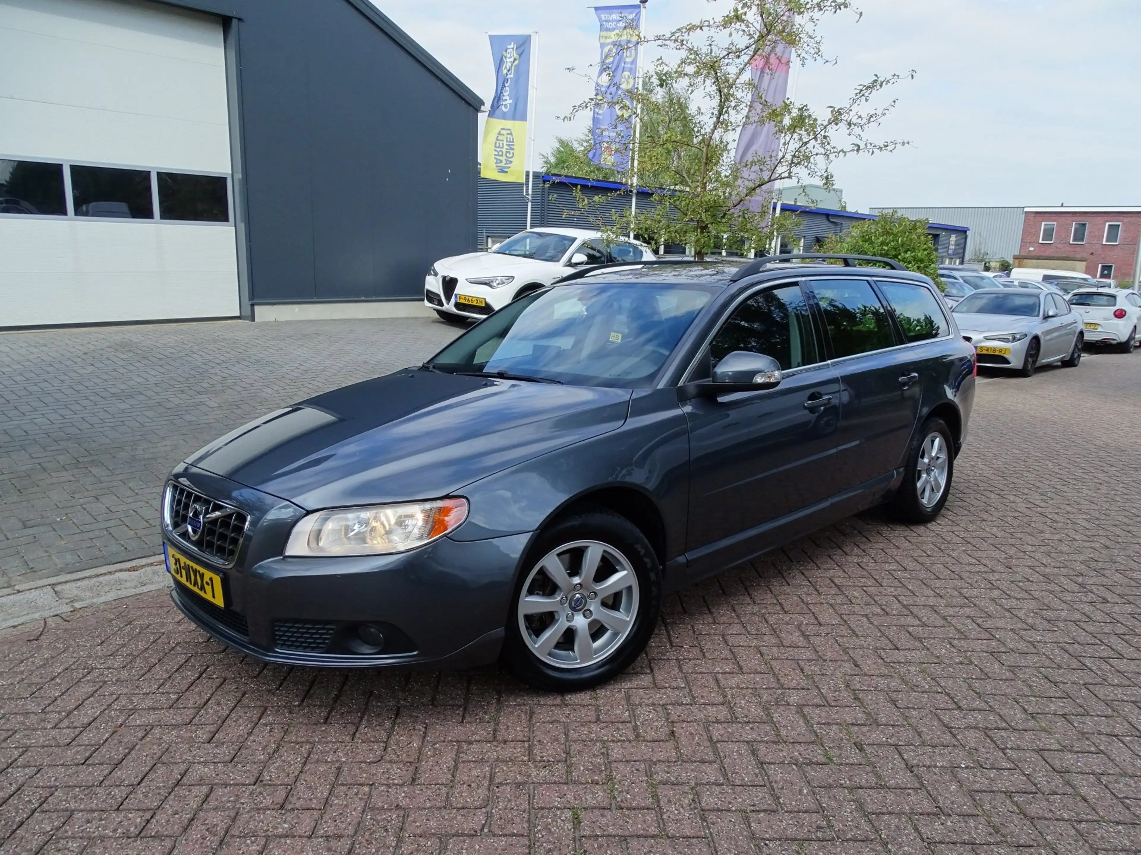 Volvo V70 2.0T Kinetic — photo 8