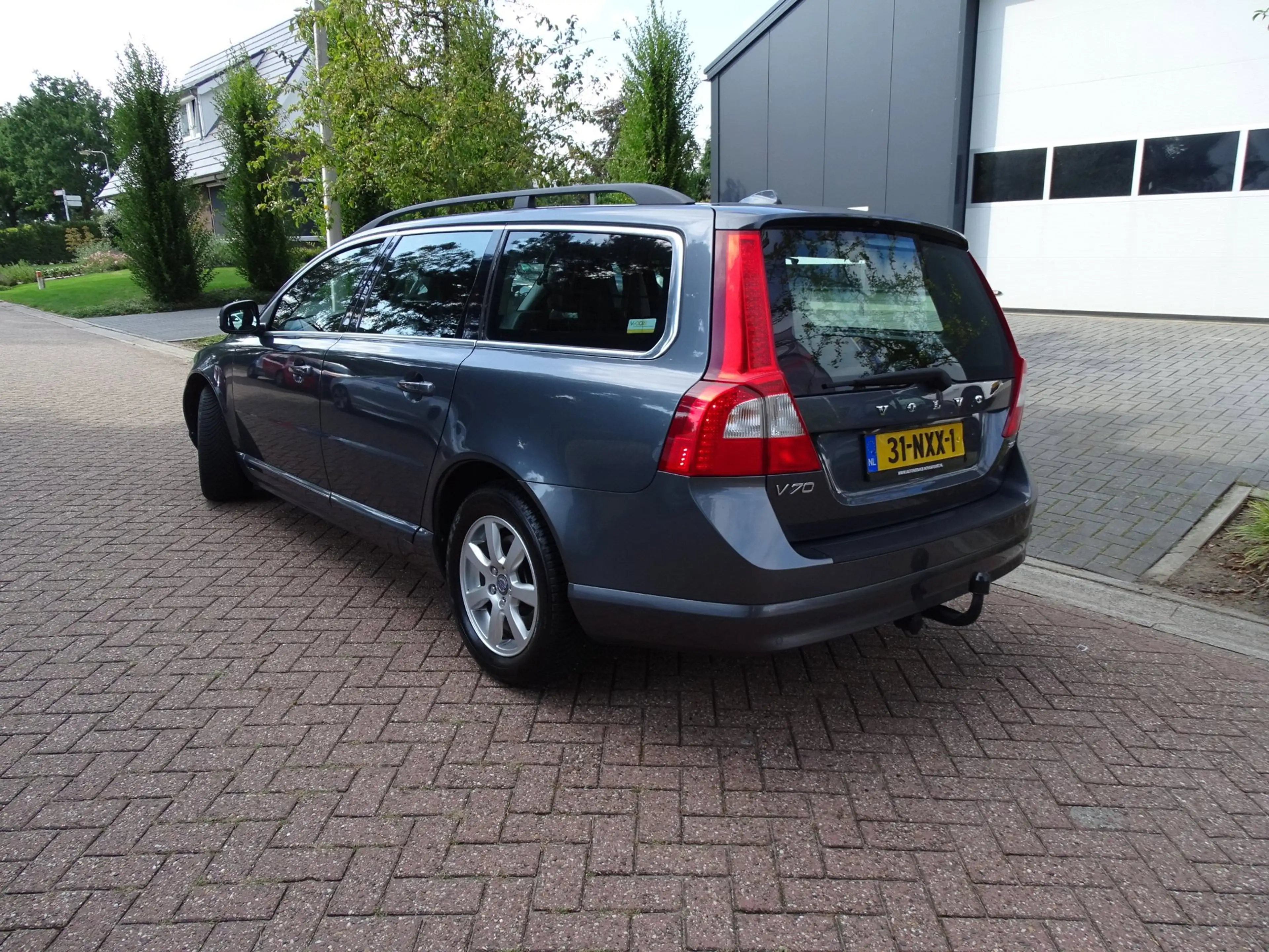 Volvo V70 2.0T Kinetic — photo 3