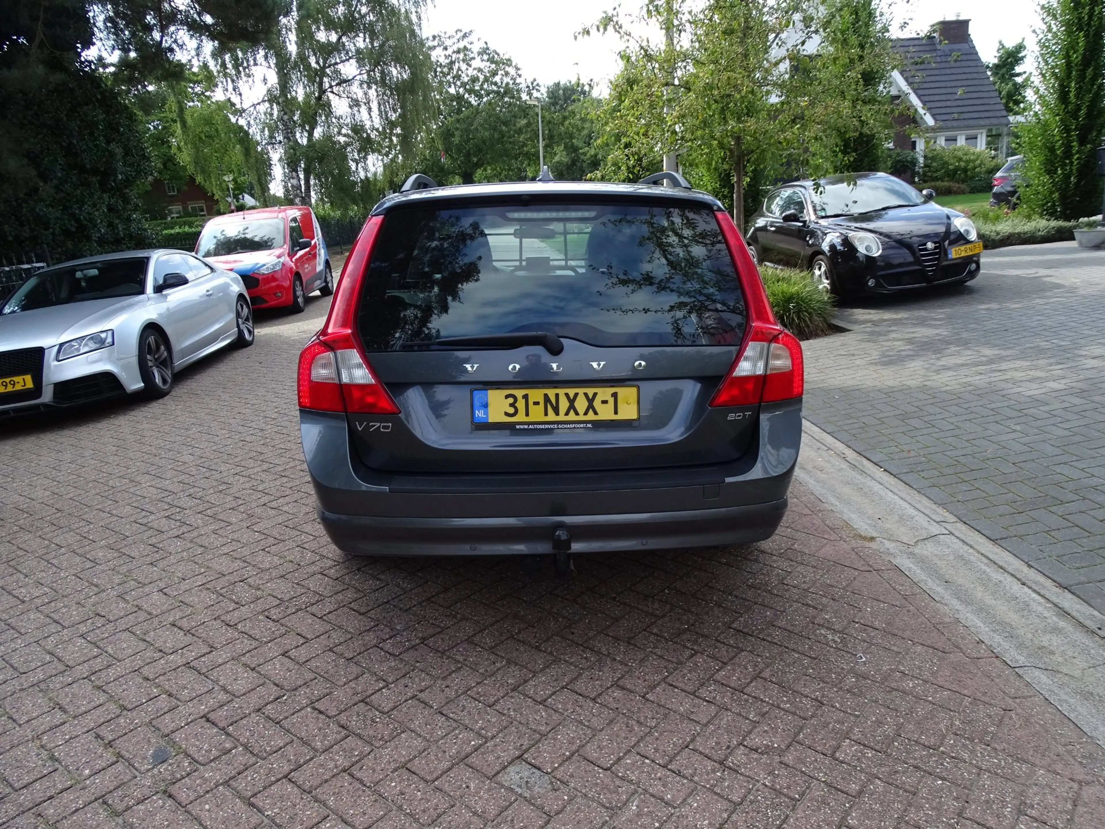 Volvo V70 2.0T Kinetic — photo 4