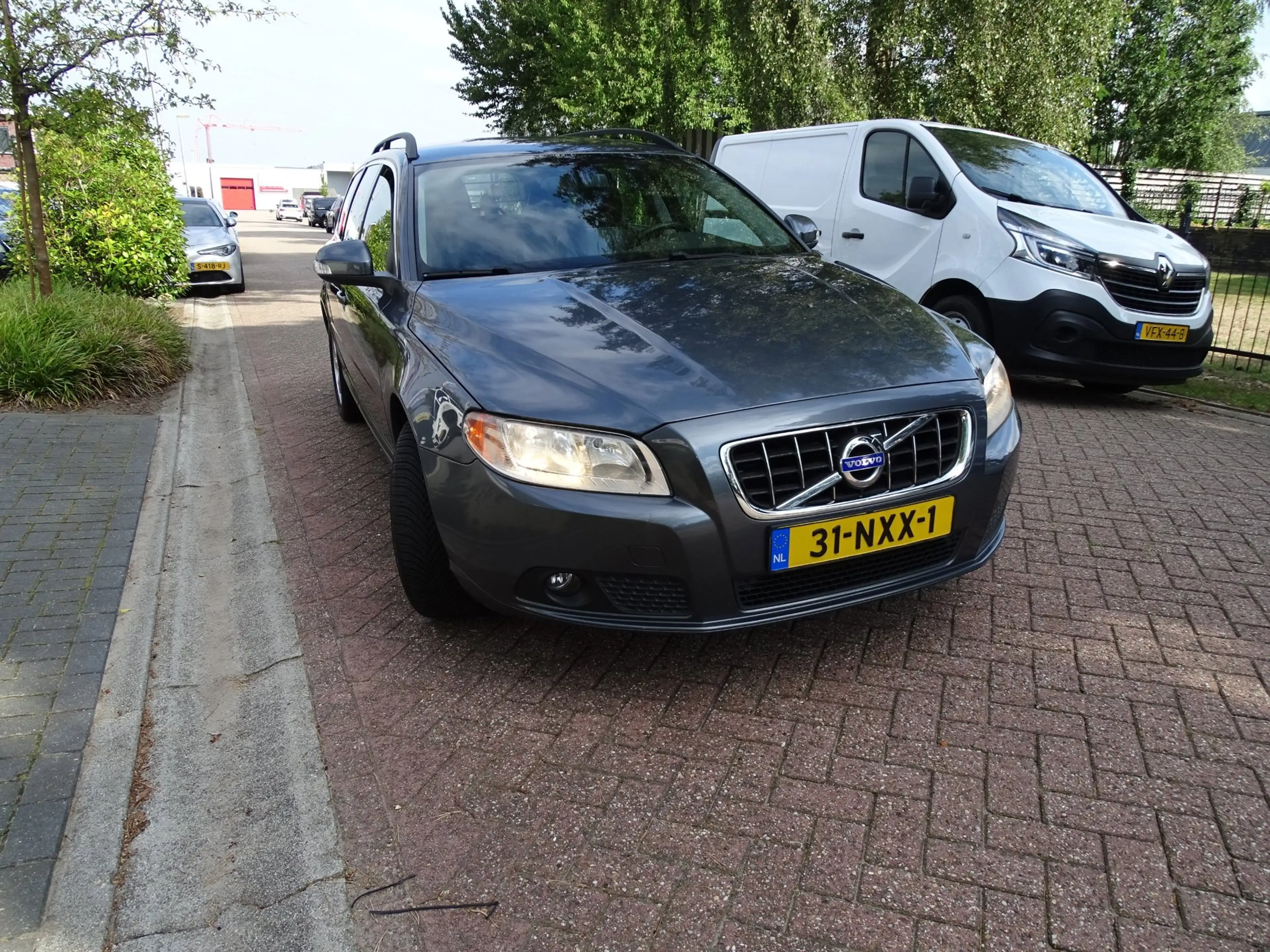 Volvo V70 2.0T Kinetic — photo 7