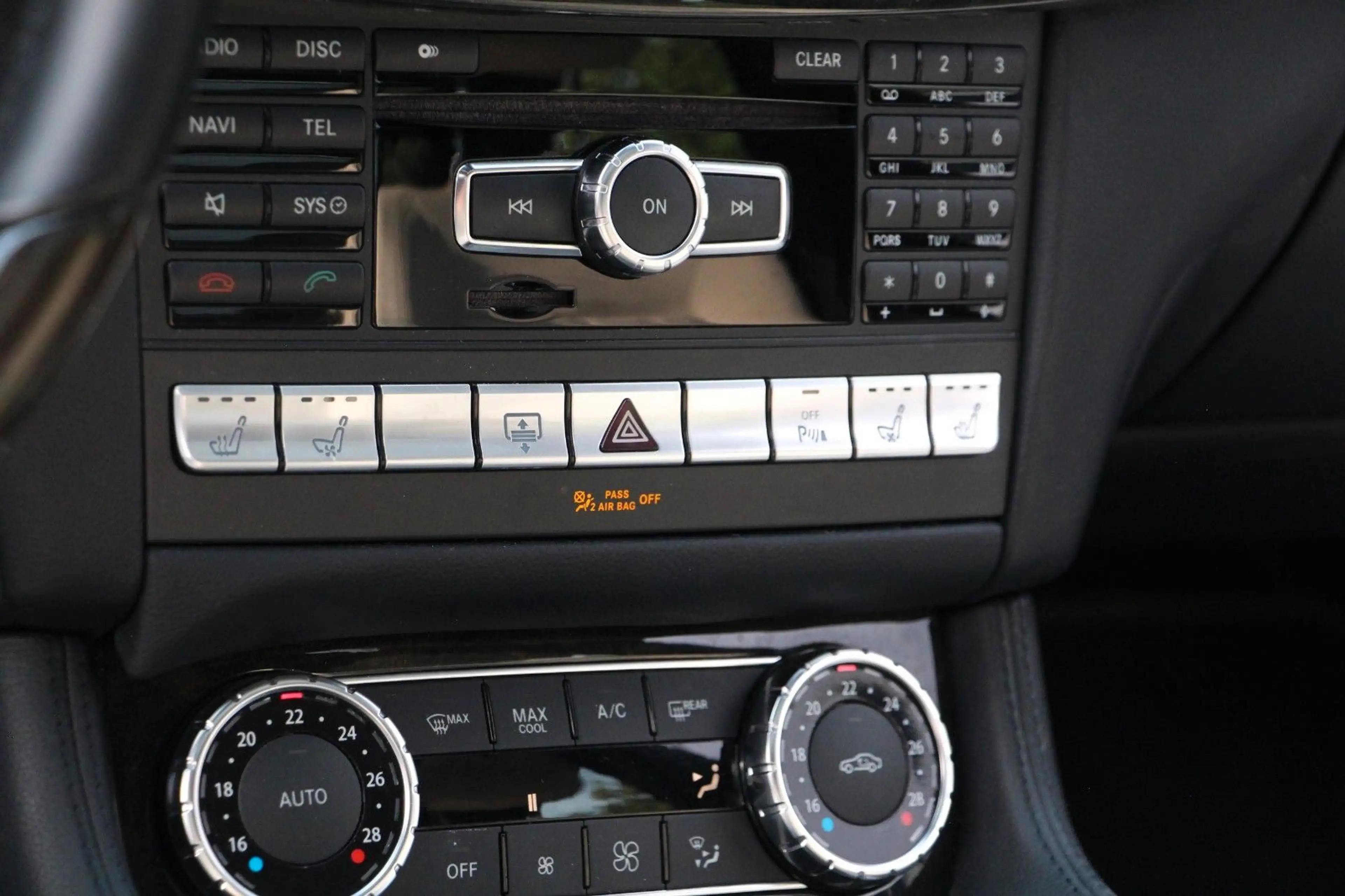 Mercedes-Benz CLS 500 4Matic AMG Line /Airmatic/Massage/Distro — photo 11