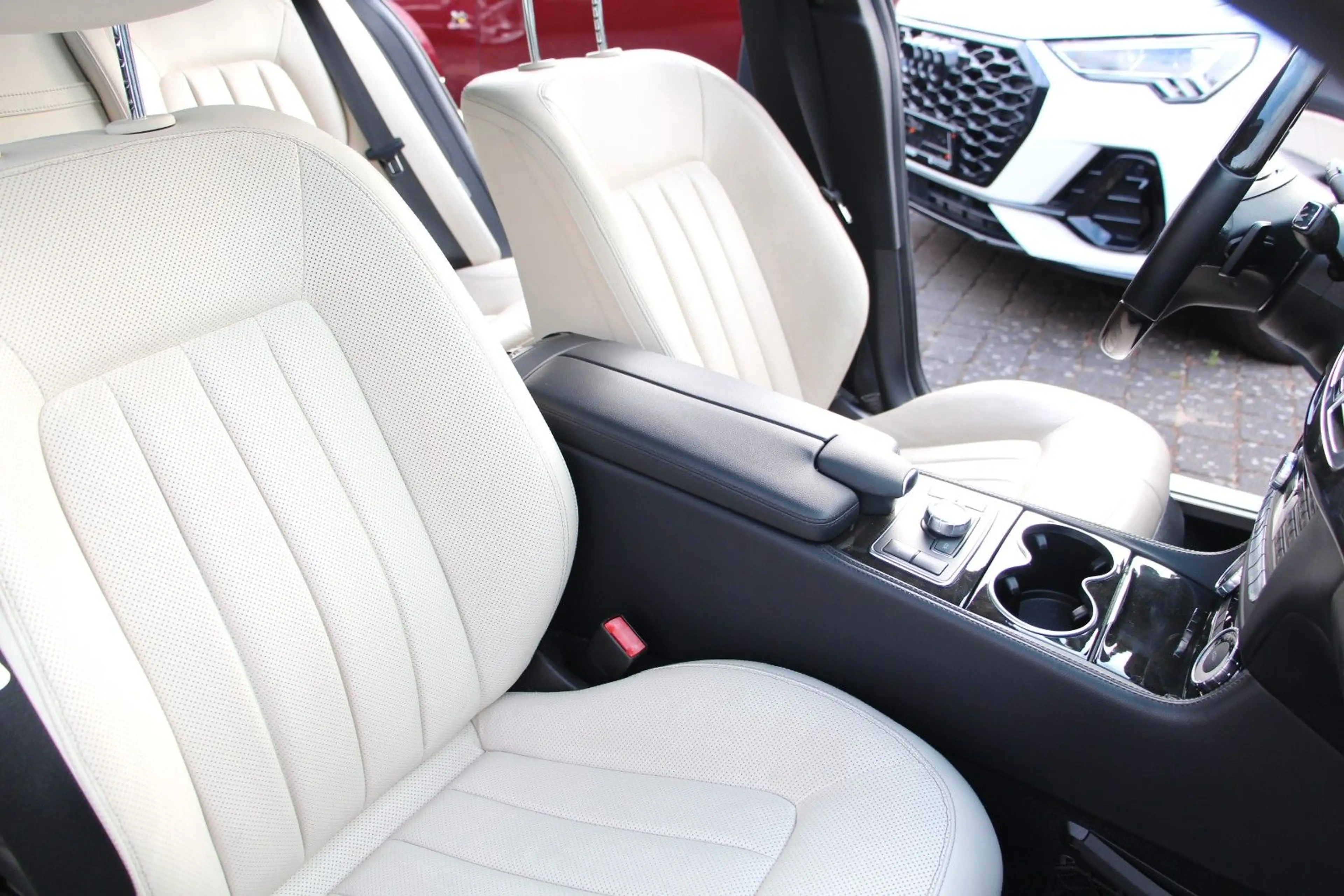 Mercedes-Benz CLS 500 4Matic AMG Line /Airmatic/Massage/Distro — photo 13