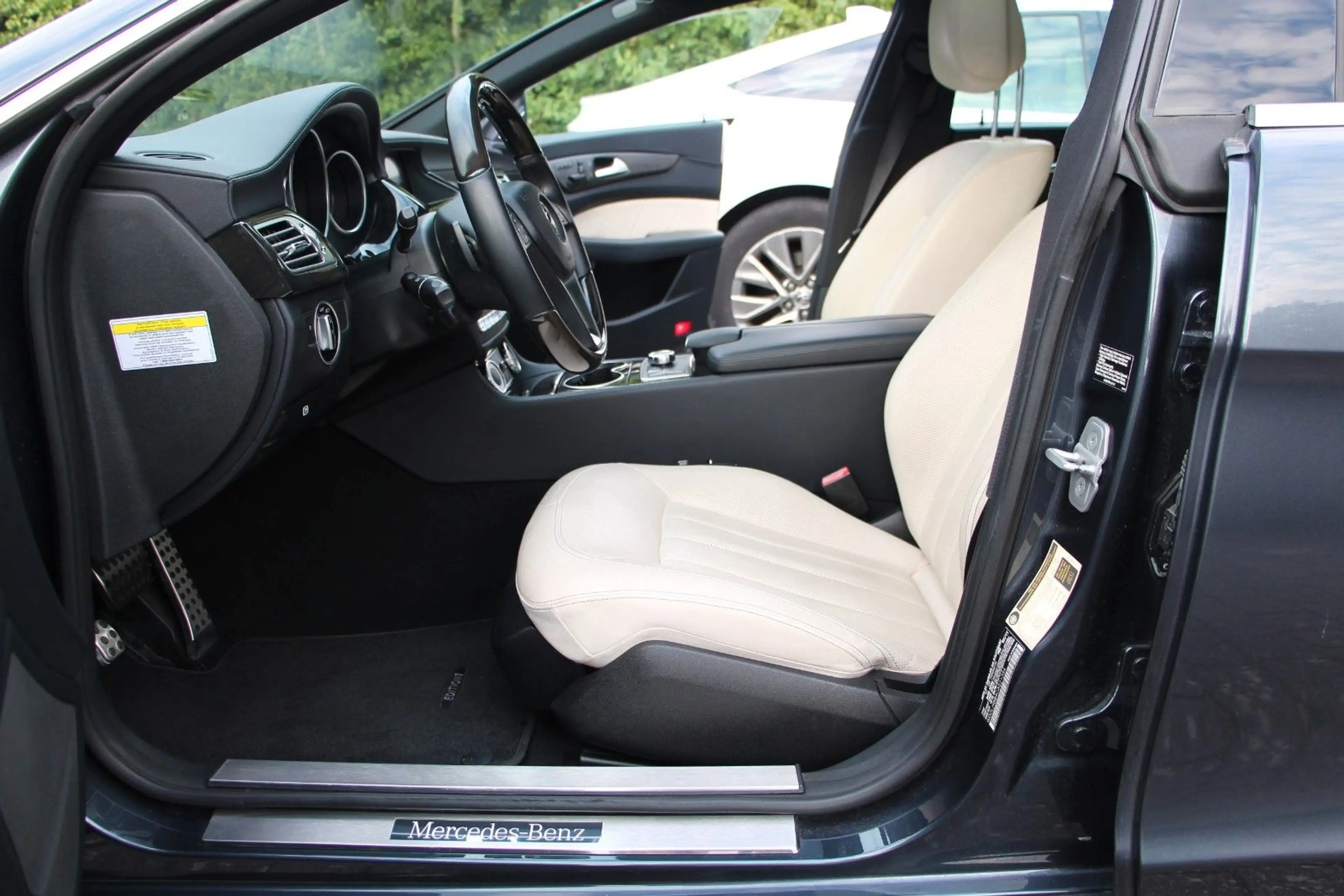 Mercedes-Benz CLS 500 4Matic AMG Line /Airmatic/Massage/Distro — photo 8