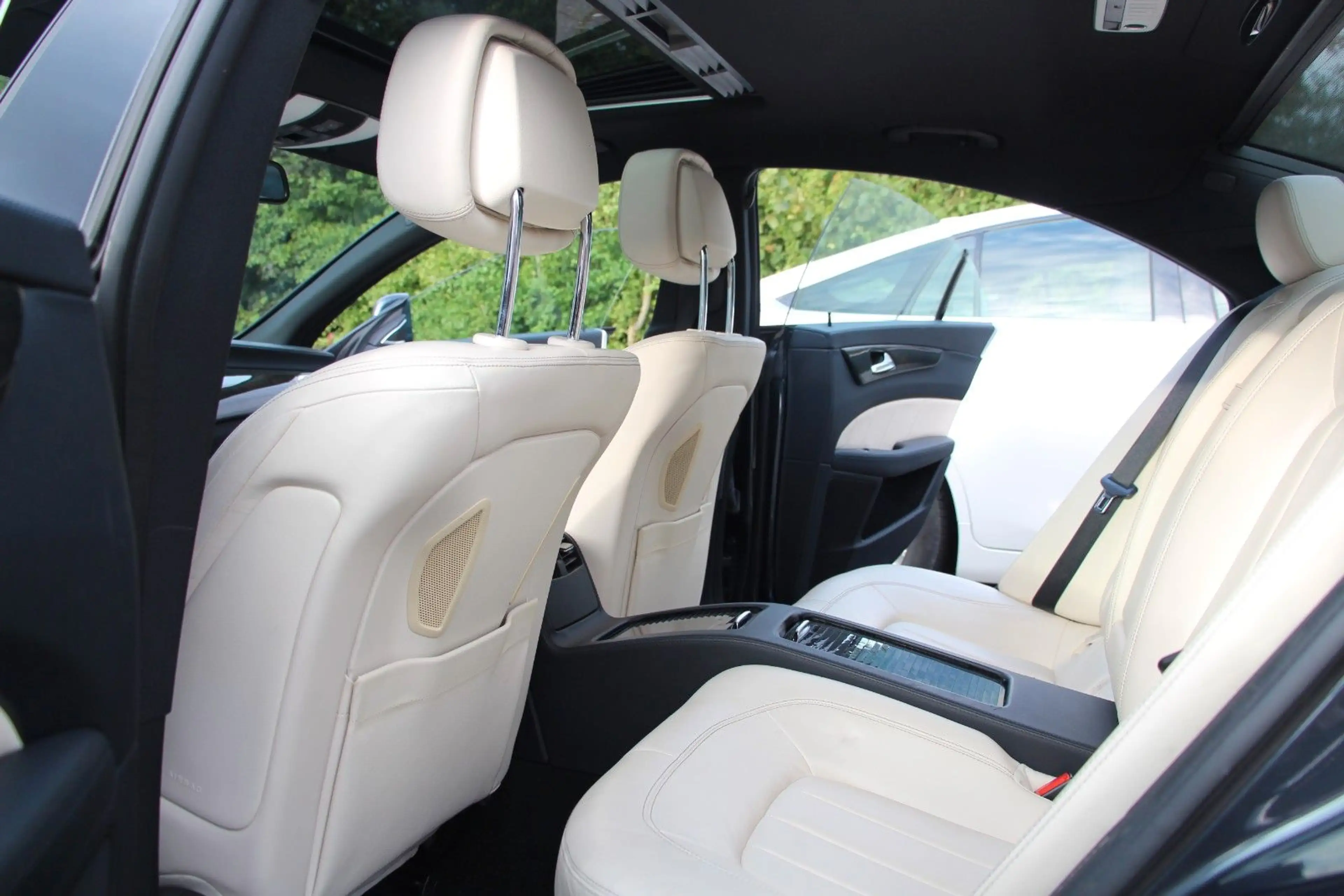Mercedes-Benz CLS 500 4Matic AMG Line /Airmatic/Massage/Distro — photo 14
