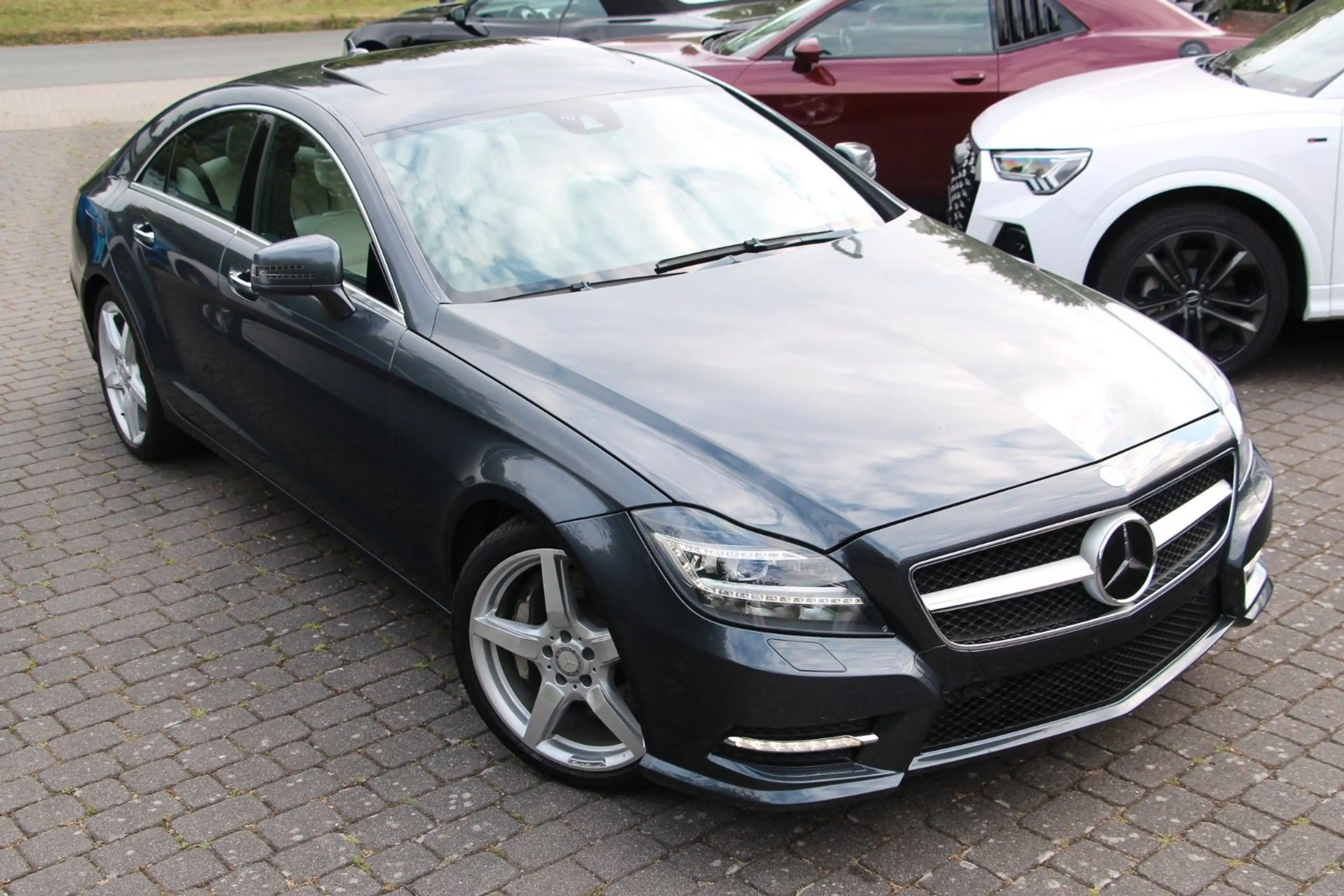Mercedes-Benz CLS 500 4Matic AMG Line /Airmatic/Massage/Distro