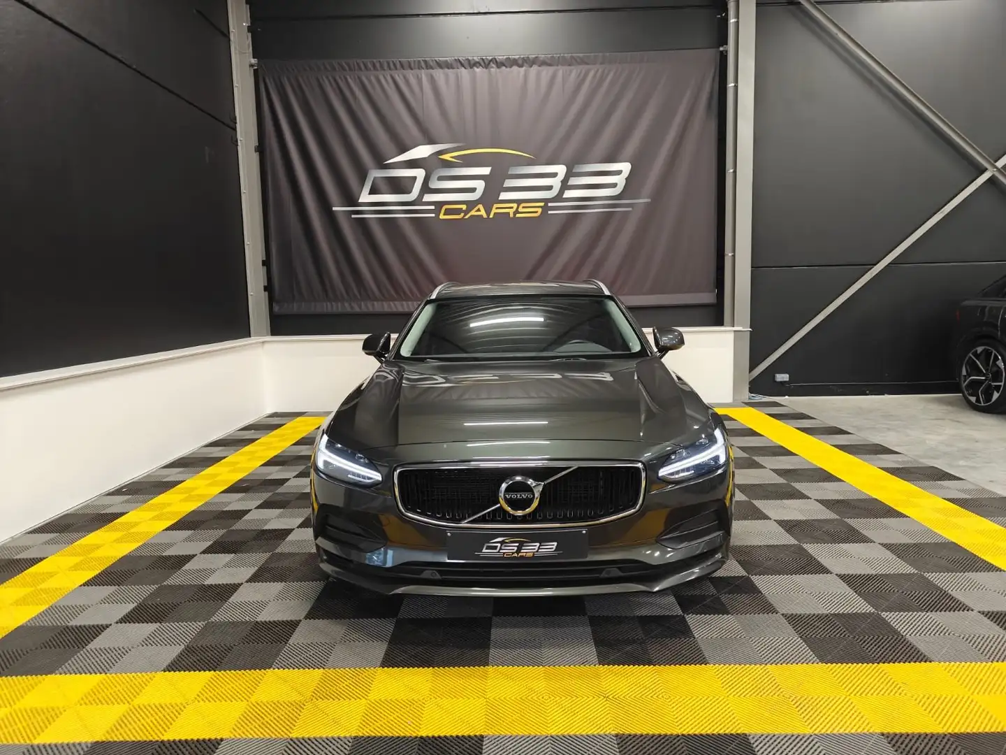 Volvo V90 2.0 D3 Momentum Pro/LED/VerwLeder/AdCruise/Trekhaa Grijs - 2