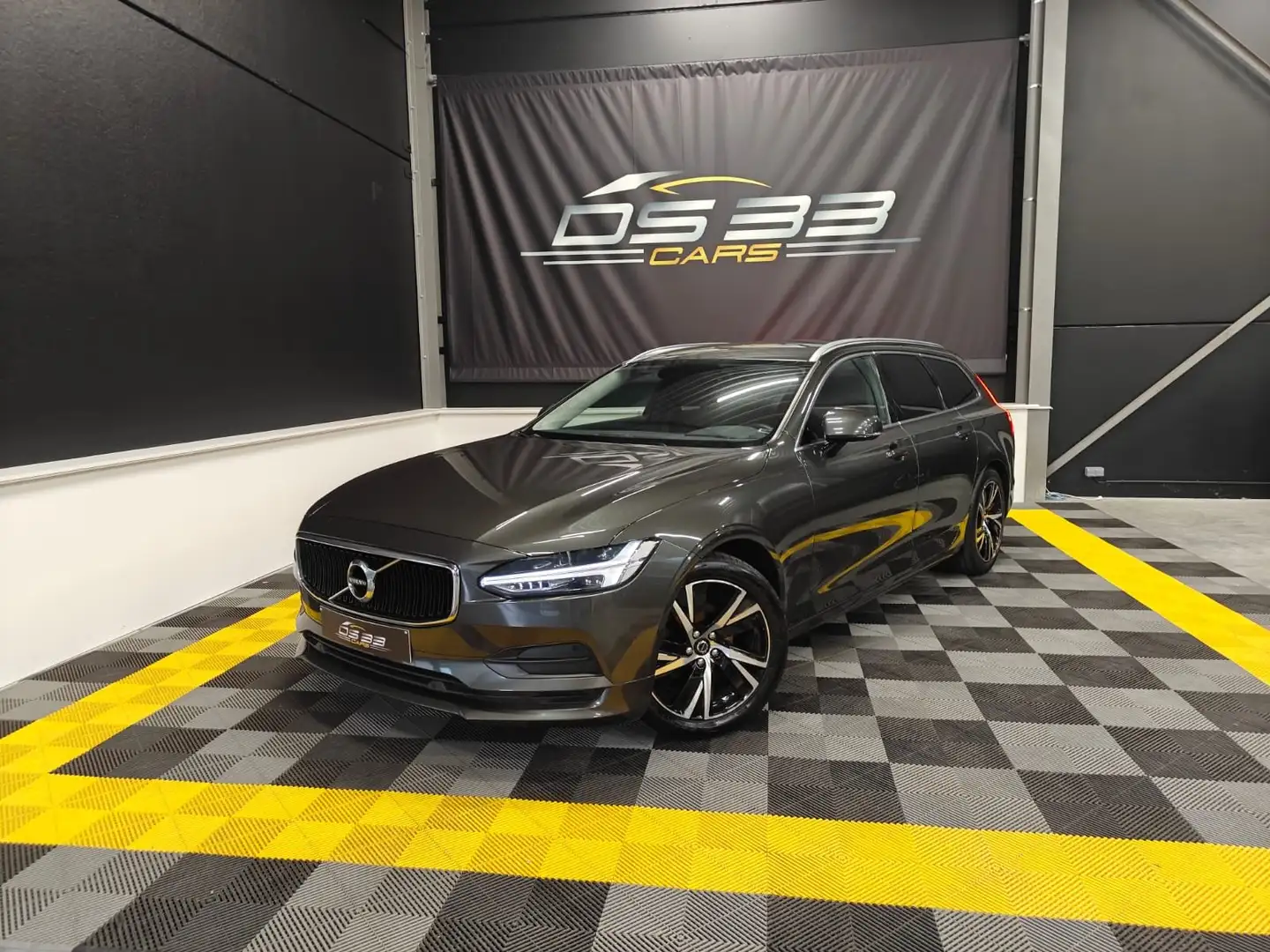 Volvo V90 2.0 D3 Momentum Pro/LED/VerwLeder/AdCruise/Trekhaa Grijs - 1