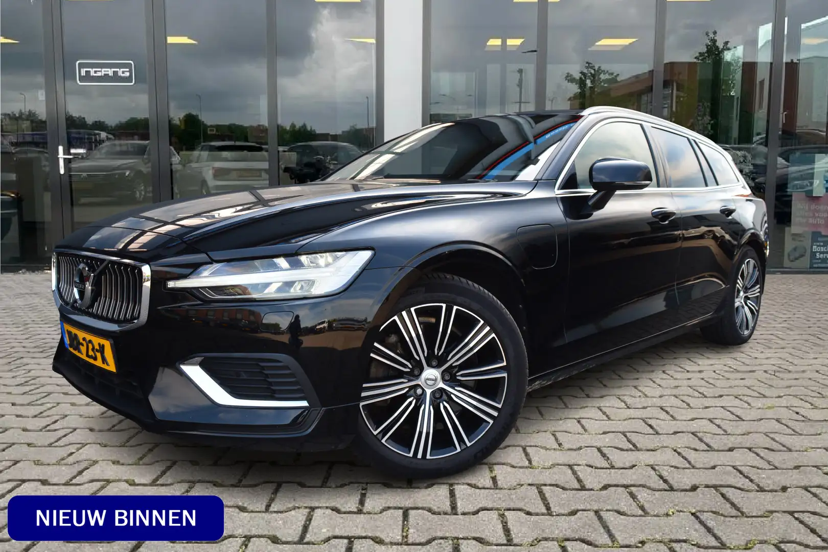 Volvo V60 2.0 T6 Recharge AWD Inscription | ACC | Trekhaak | Noir - 1