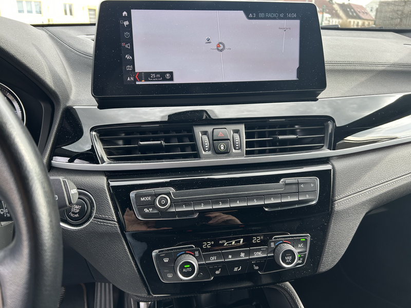 BMW X2 xDrive20d Head-Up HiFi DAB LED WLAN Shz PDC — photo 11