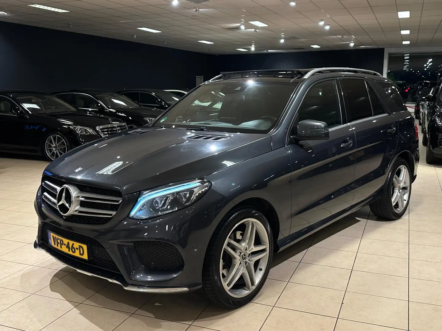 Mercedes-Benz GLE 250 D 4MATIC AMG PAKKET|PANO|TREKHAAK|MARGE|TOP siva - 2