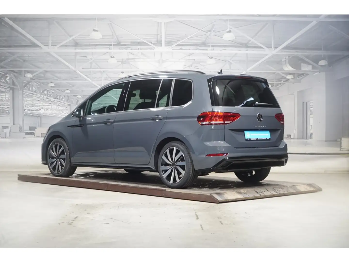 Volkswagen Touran Highline 1.5 TSI DSG R-Line BlackStyle ACC Grau - 2